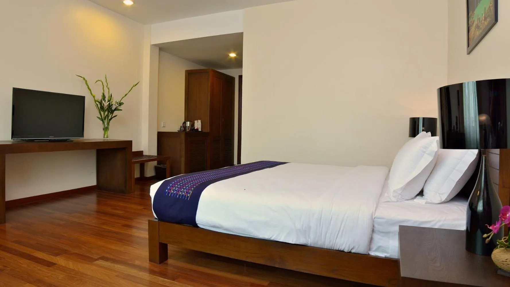 Bedroom, Bed in Emerald Palace Hotel