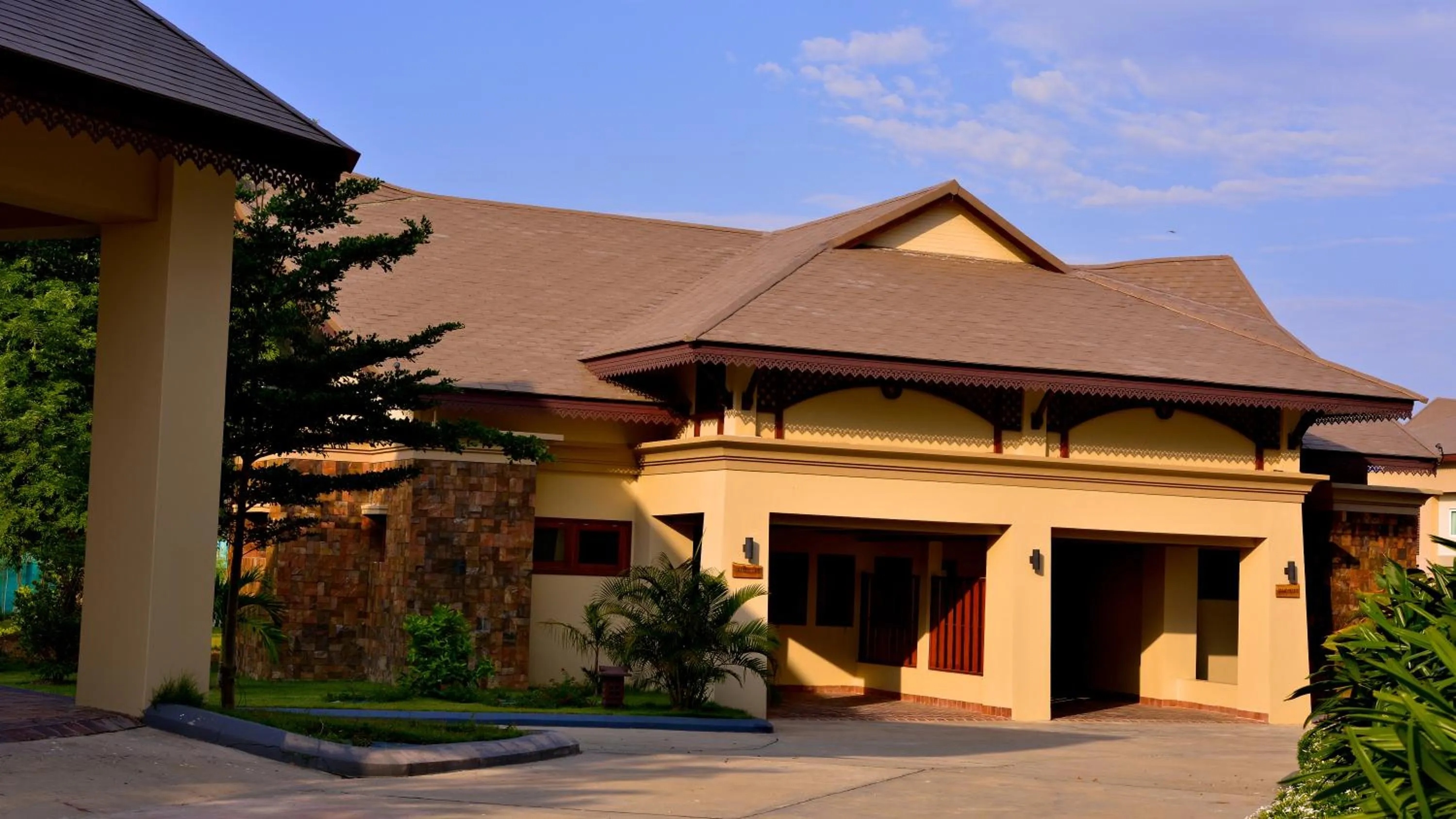 Facade/entrance in Emerald Palace Hotel