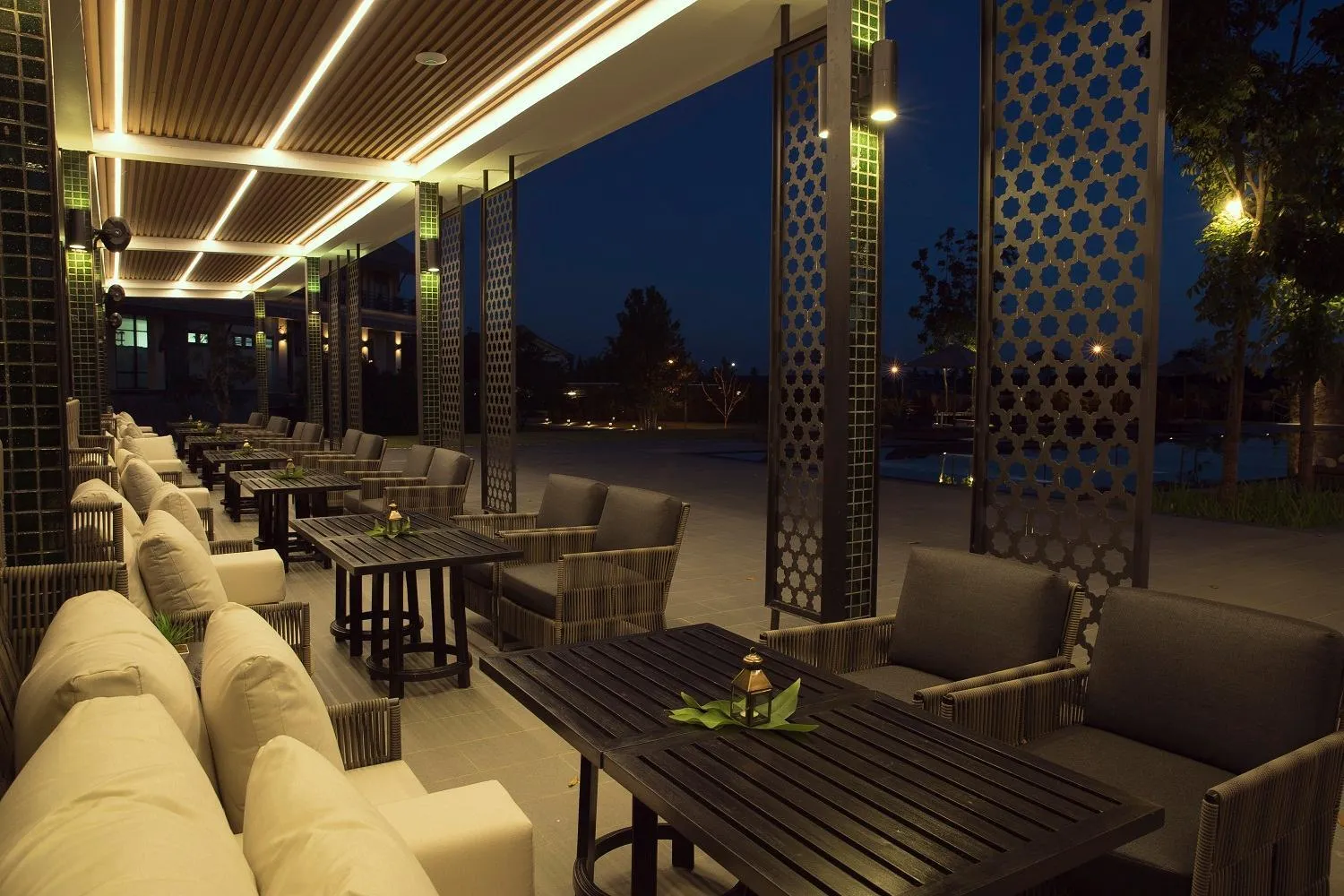 Swimming pool in Emerald Palace Hotel