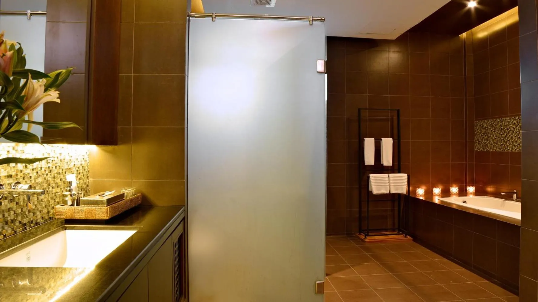 Bathroom in Emerald Palace Hotel