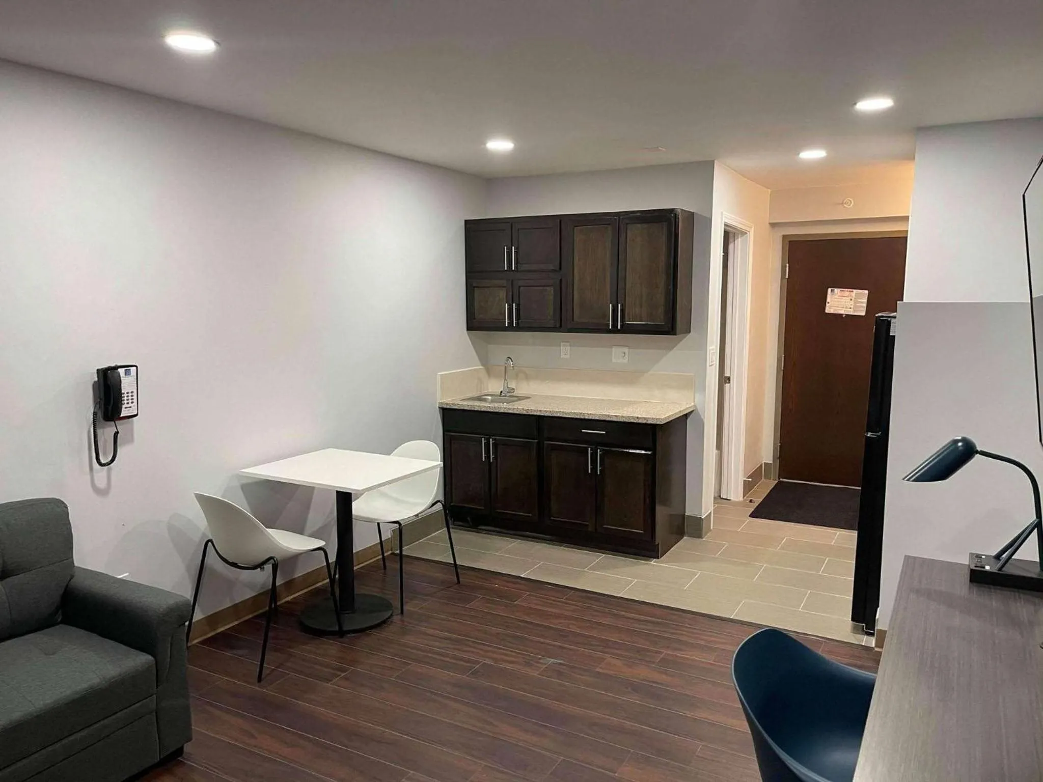 Photo of the whole room, Kitchen/Kitchenette in Peoria, IL
