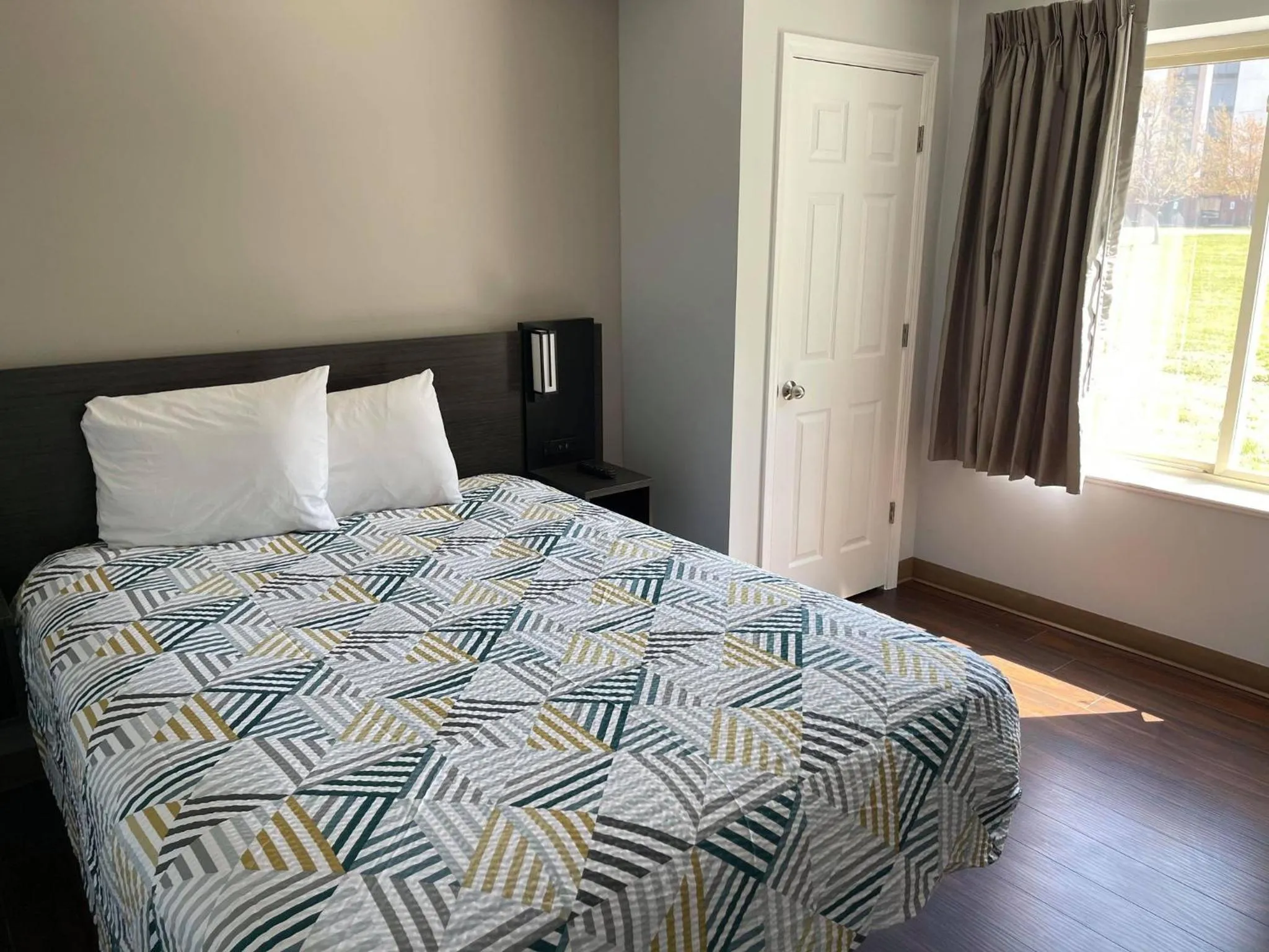 Bedroom, Bed in Peoria, IL