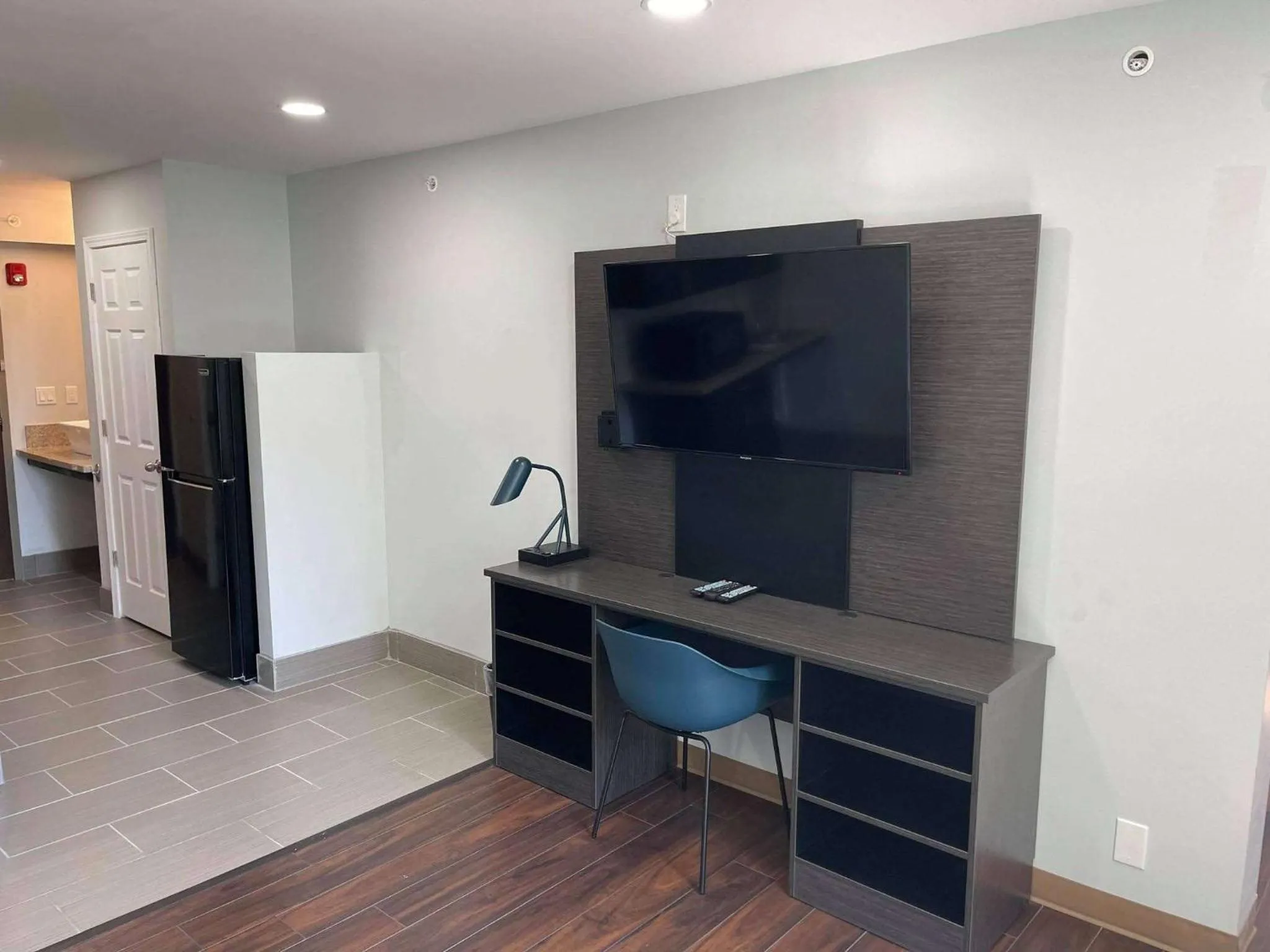 Photo of the whole room, TV/Entertainment Center in Peoria, IL