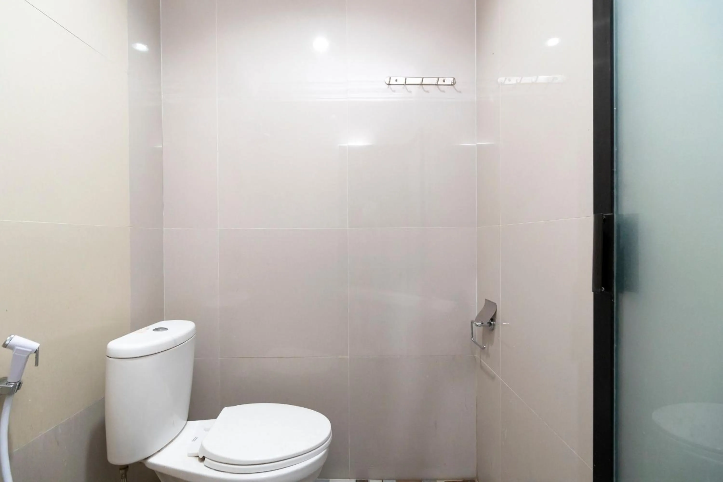 Bathroom in RedDoorz near RSIA Andini Pekanbaru