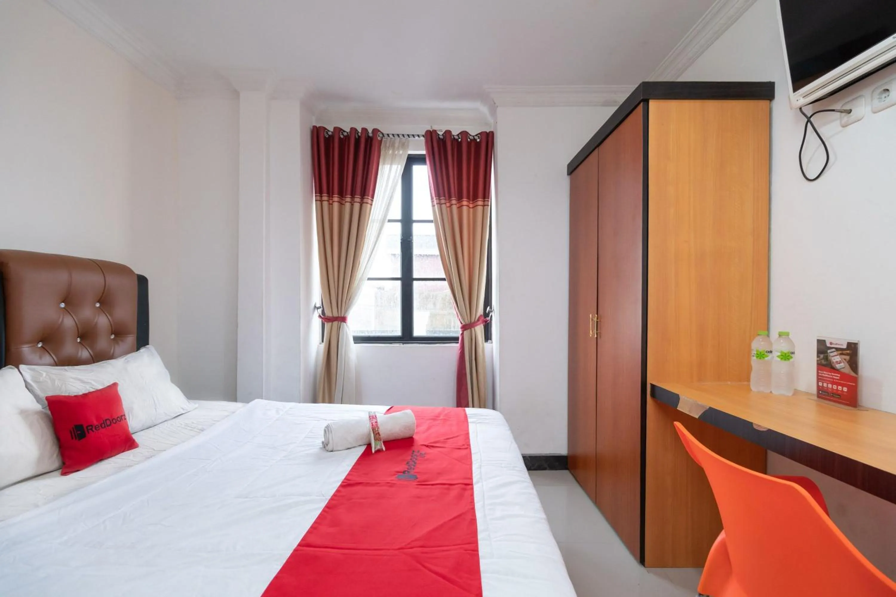 Bedroom, Bed in RedDoorz near RSIA Andini Pekanbaru