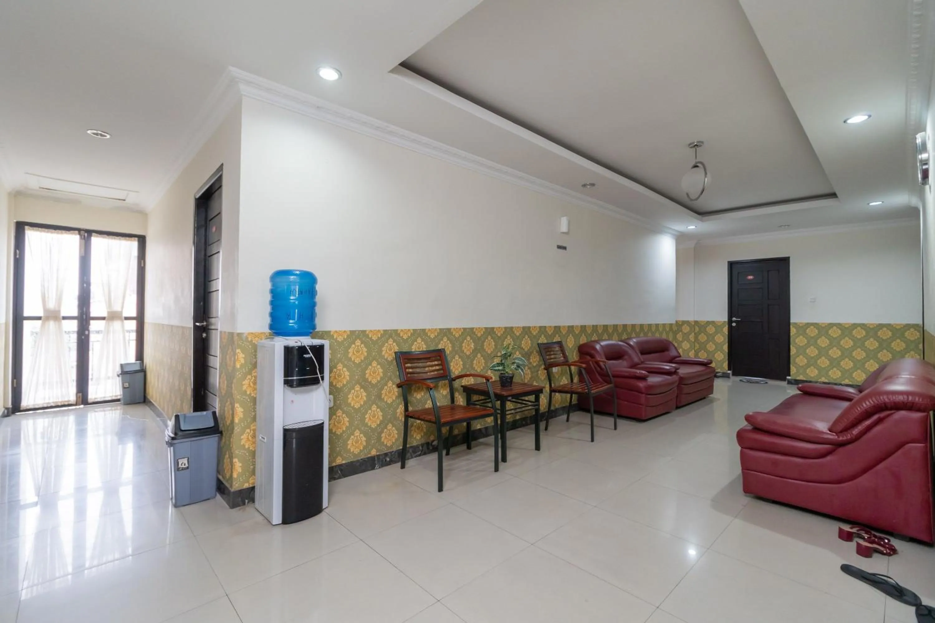 Living room in RedDoorz near RSIA Andini Pekanbaru