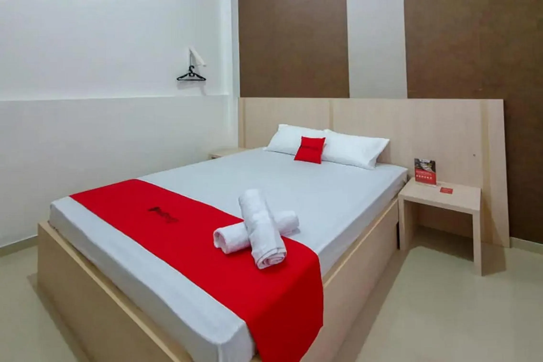 Bedroom, Bed in RedDoorz near Stasiun Purwosari