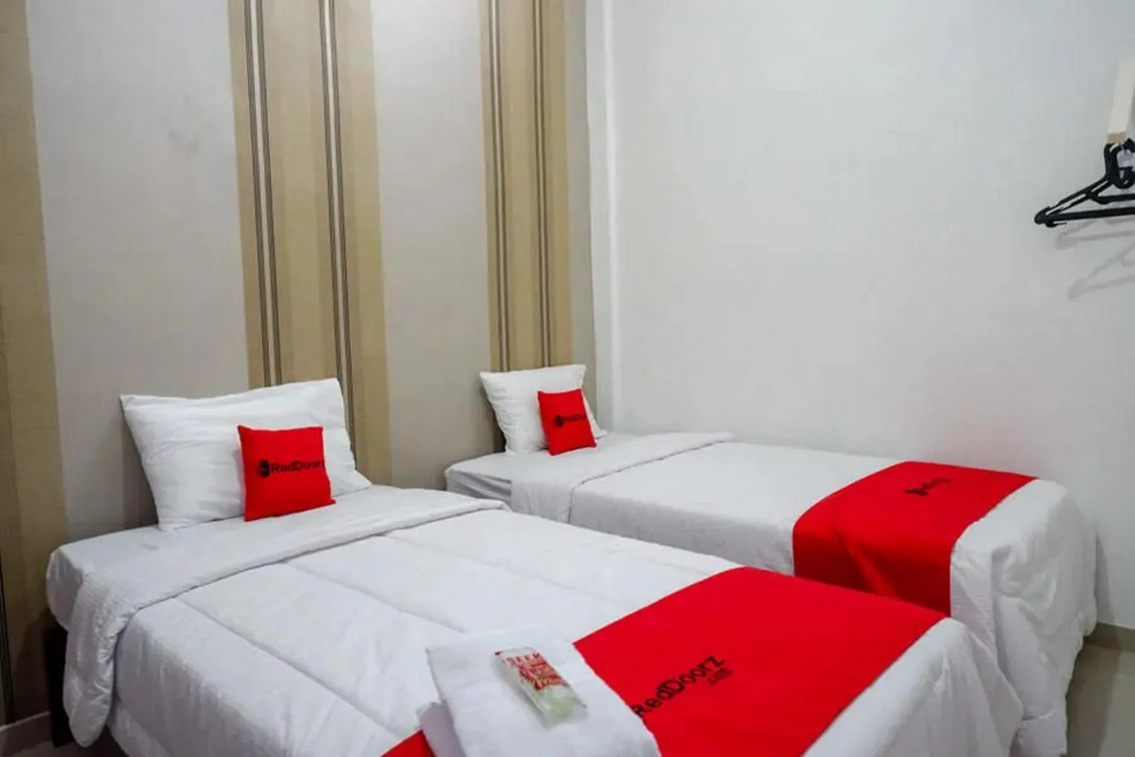 Bedroom, Bed in RedDoorz near Stasiun Purwosari