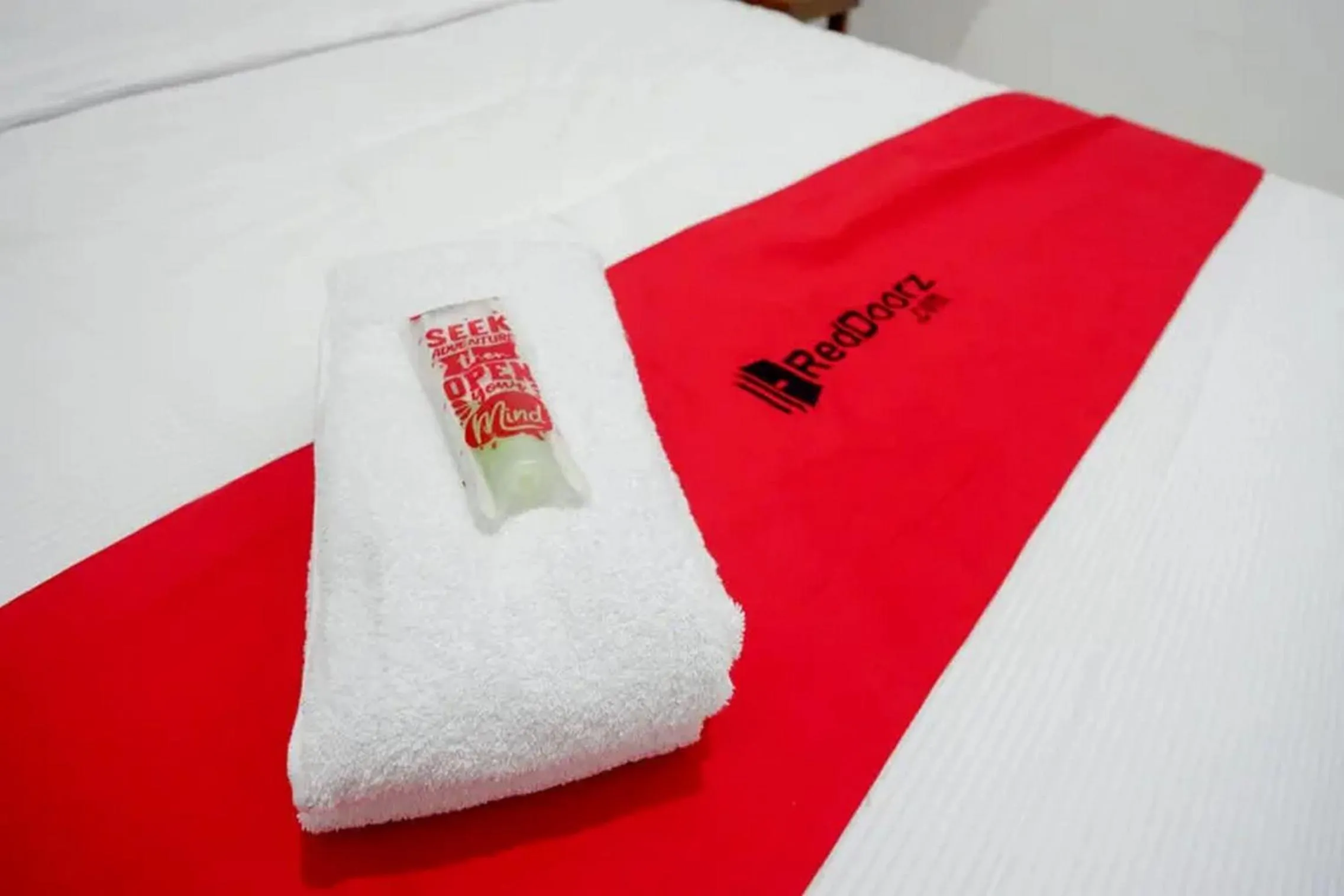 Bedroom, Bed in RedDoorz near Stasiun Purwosari