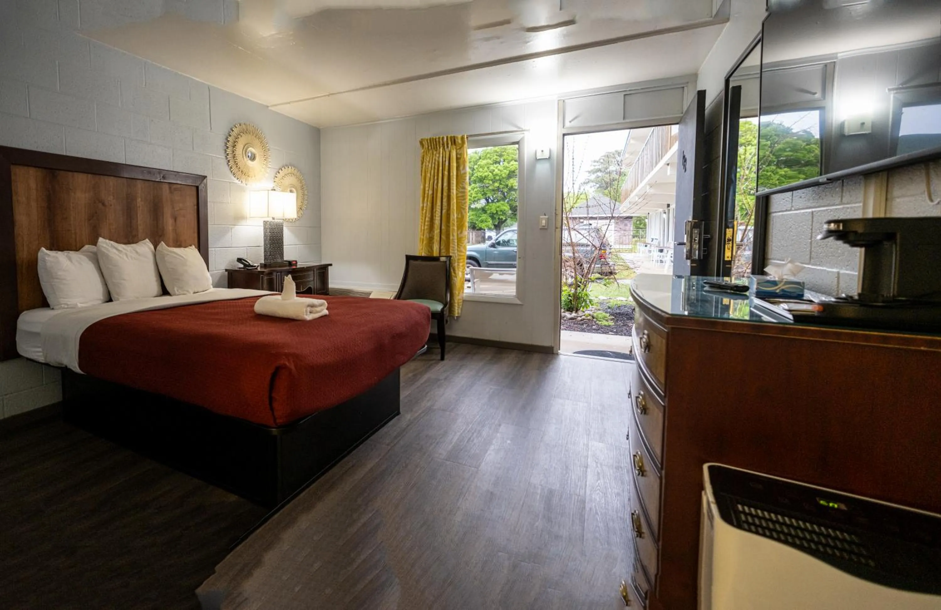 Bed in Heart of Manteo