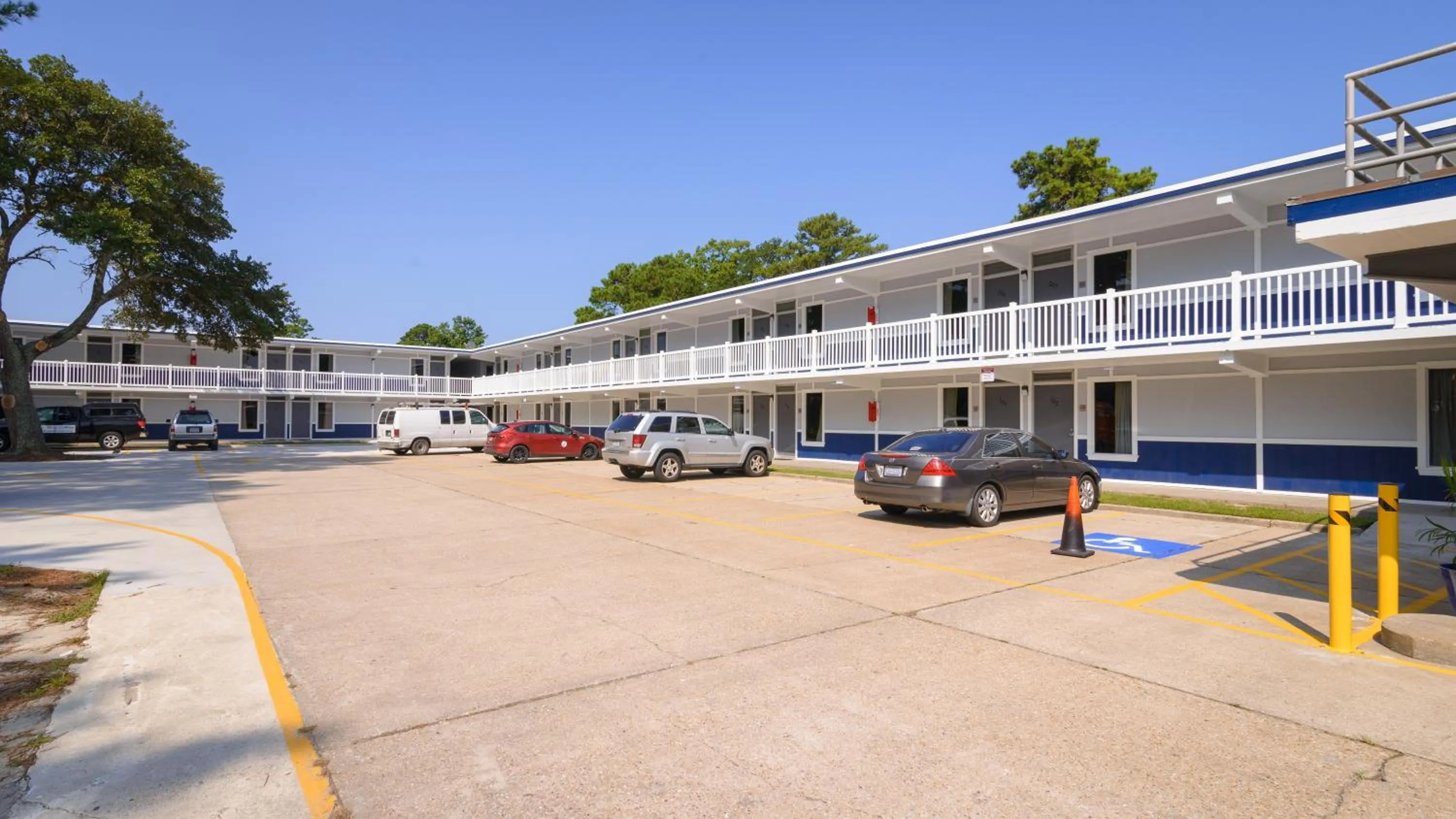 Property building in Heart of Manteo