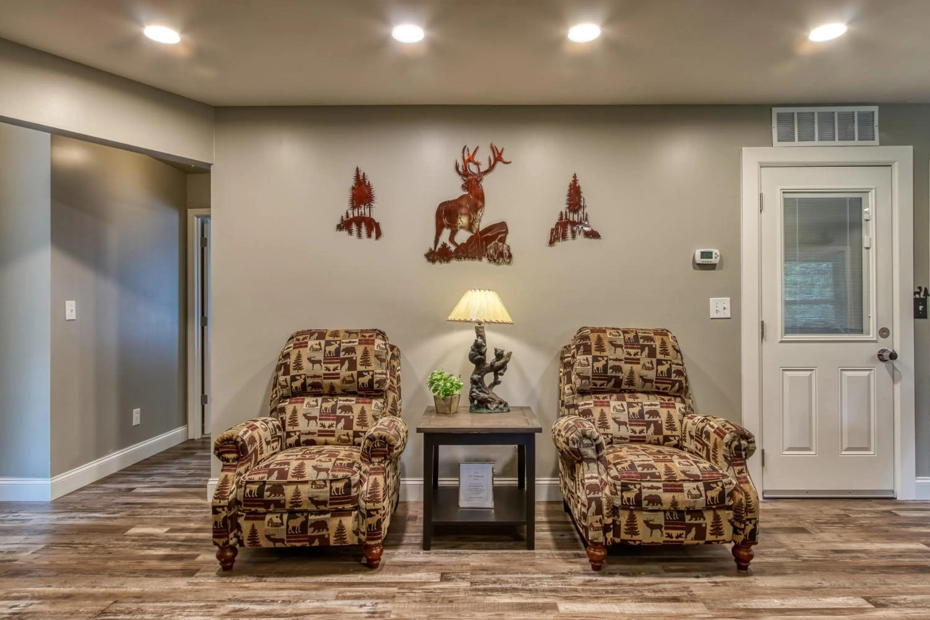 Living room in Rustic River Lodge by HoneyBearCabins 7BR 6BA sleeps 21