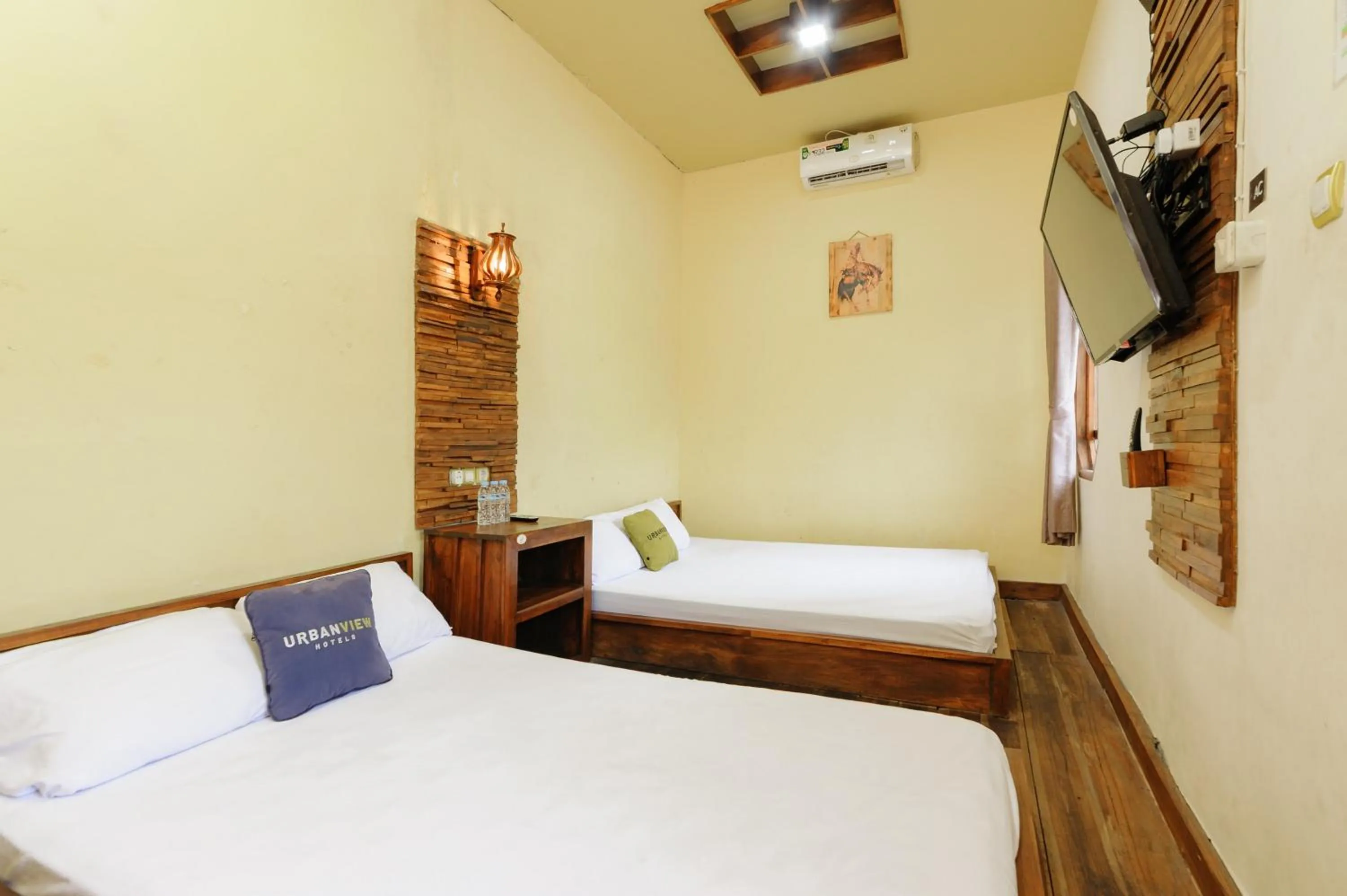 Bedroom, Bed in Urbanview Hotel Cianjur City Park by RedDoorz