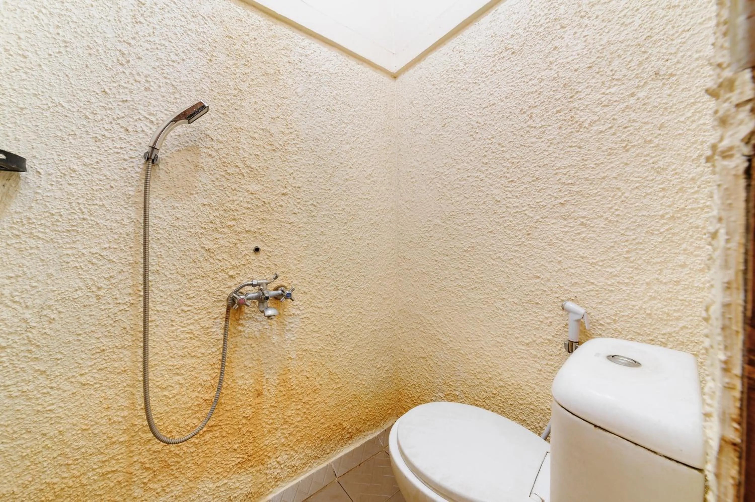 Bathroom in Urbanview Hotel Cianjur City Park by RedDoorz