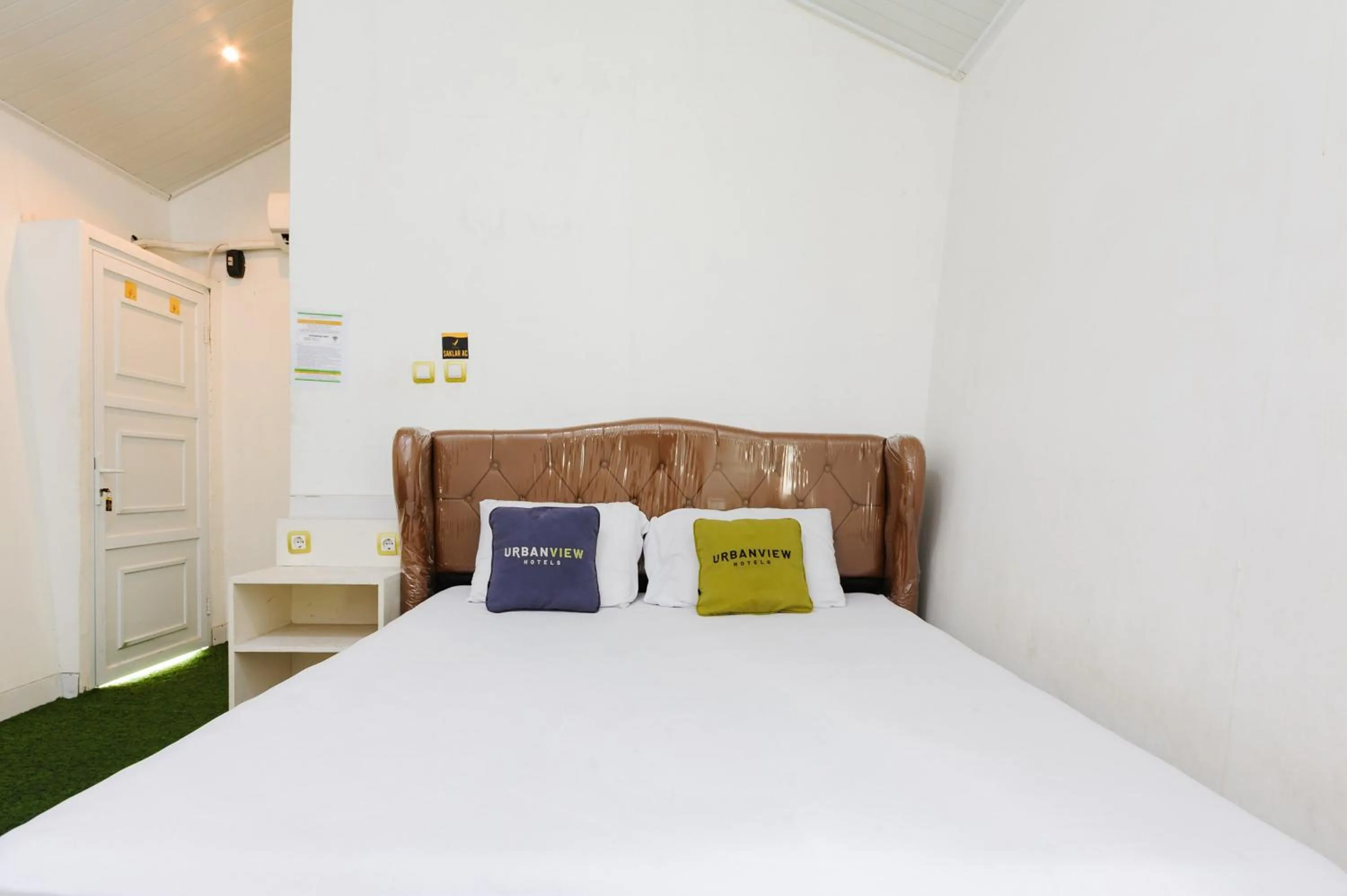 Bedroom, Bed in Urbanview Hotel Cianjur City Park by RedDoorz