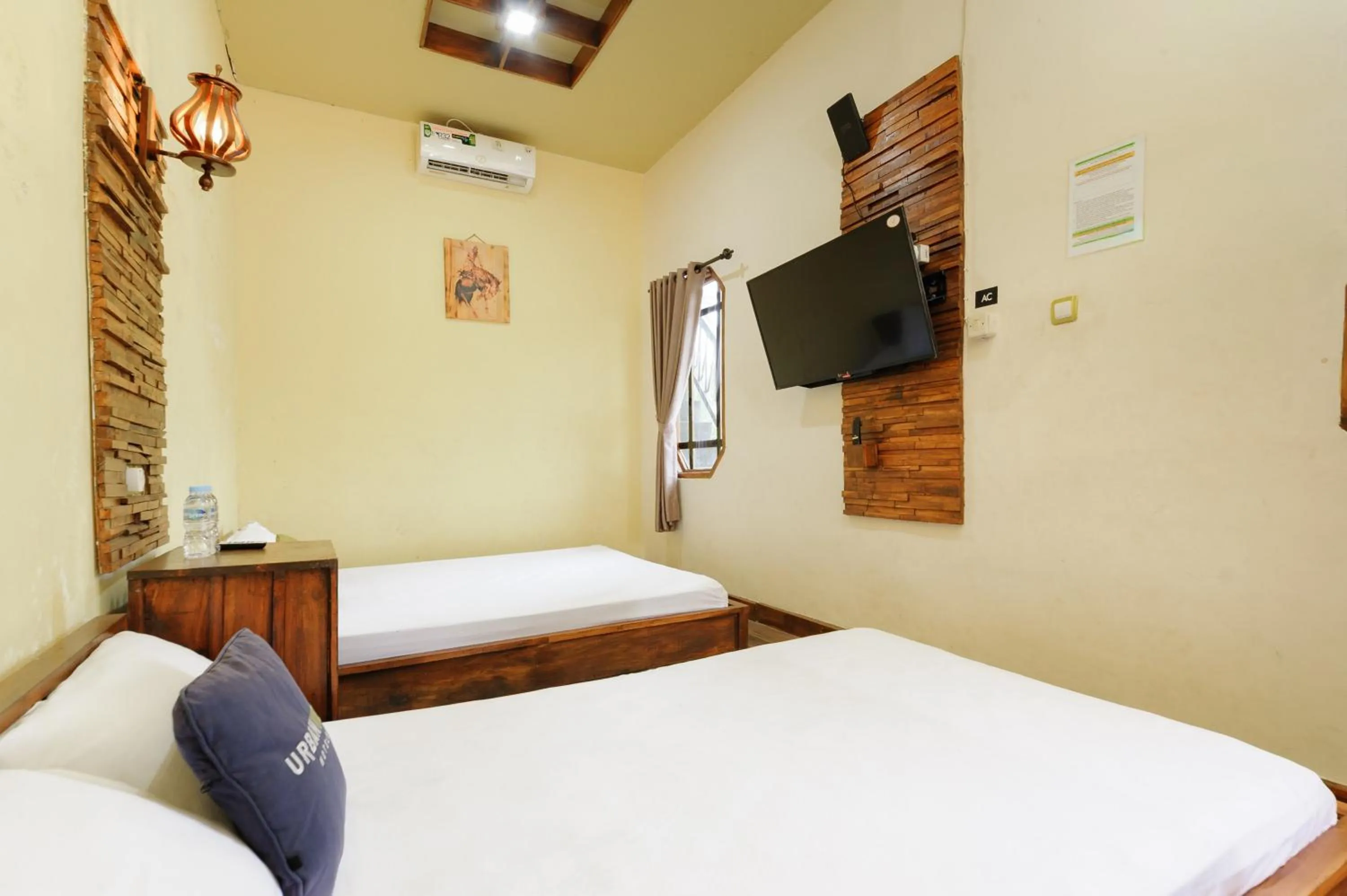 Bedroom, Bed in Urbanview Hotel Cianjur City Park by RedDoorz