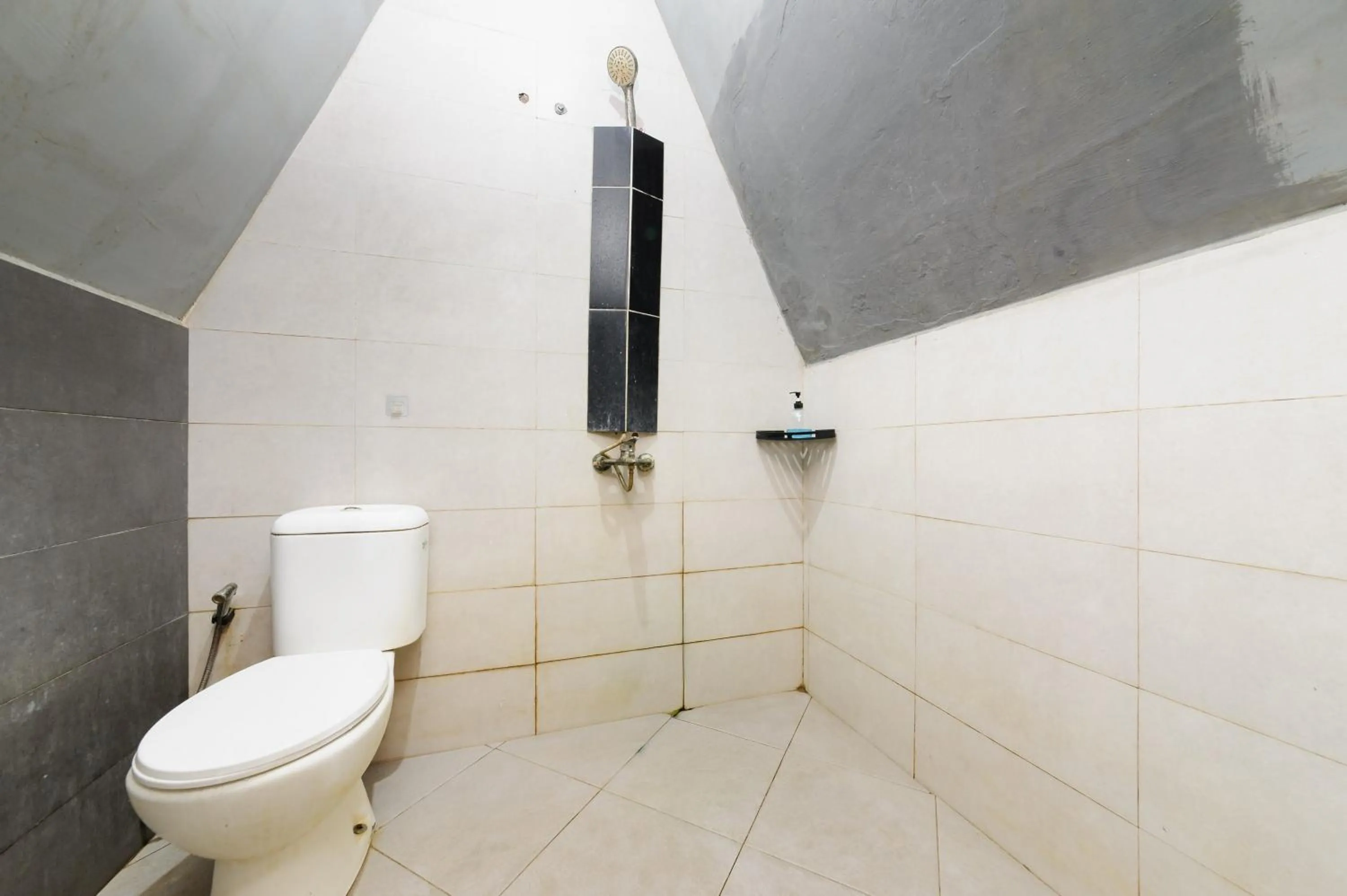 Bathroom in Urbanview Hotel Cianjur City Park by RedDoorz