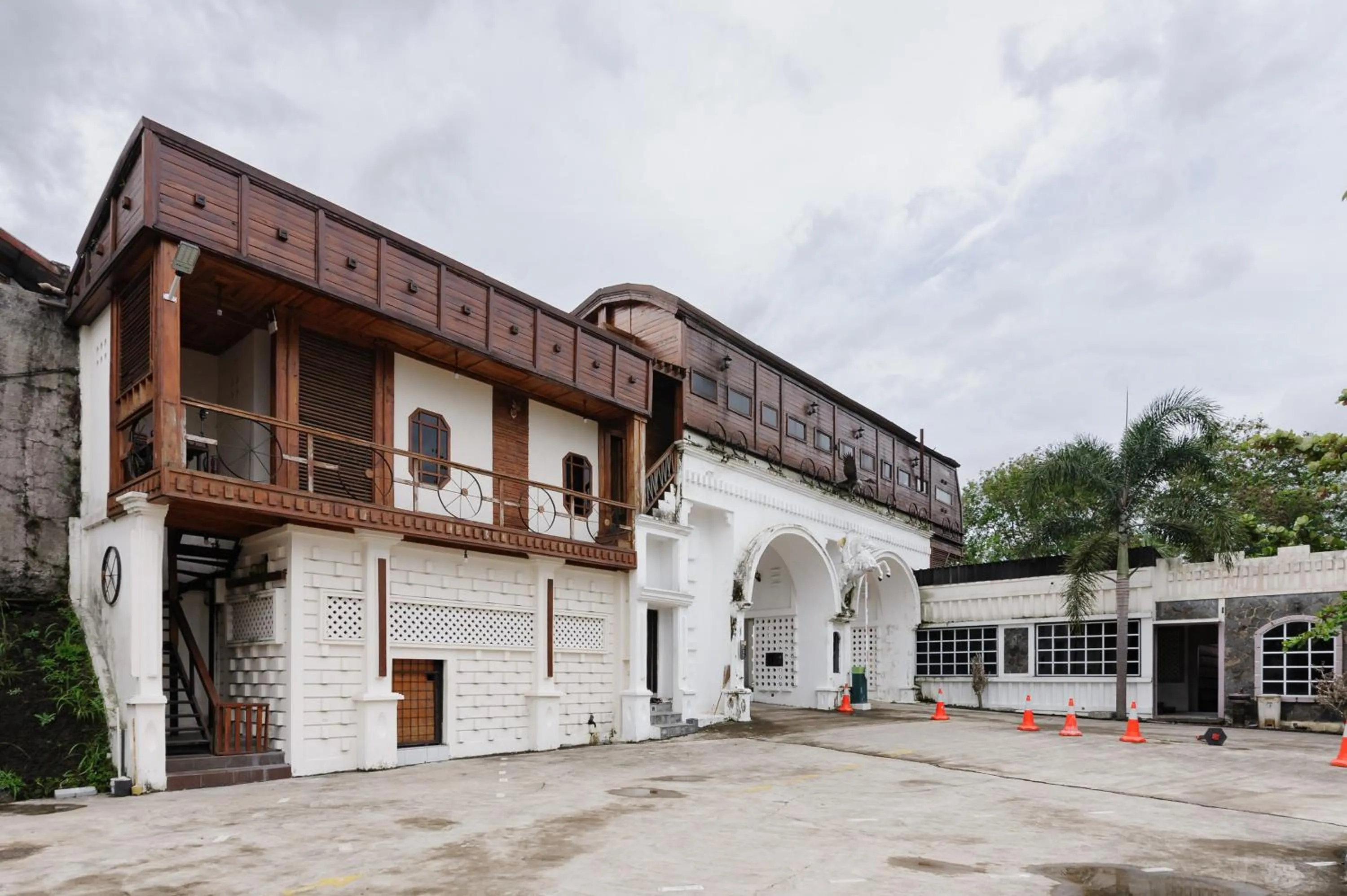 Facade/entrance in Urbanview Hotel Cianjur City Park by RedDoorz