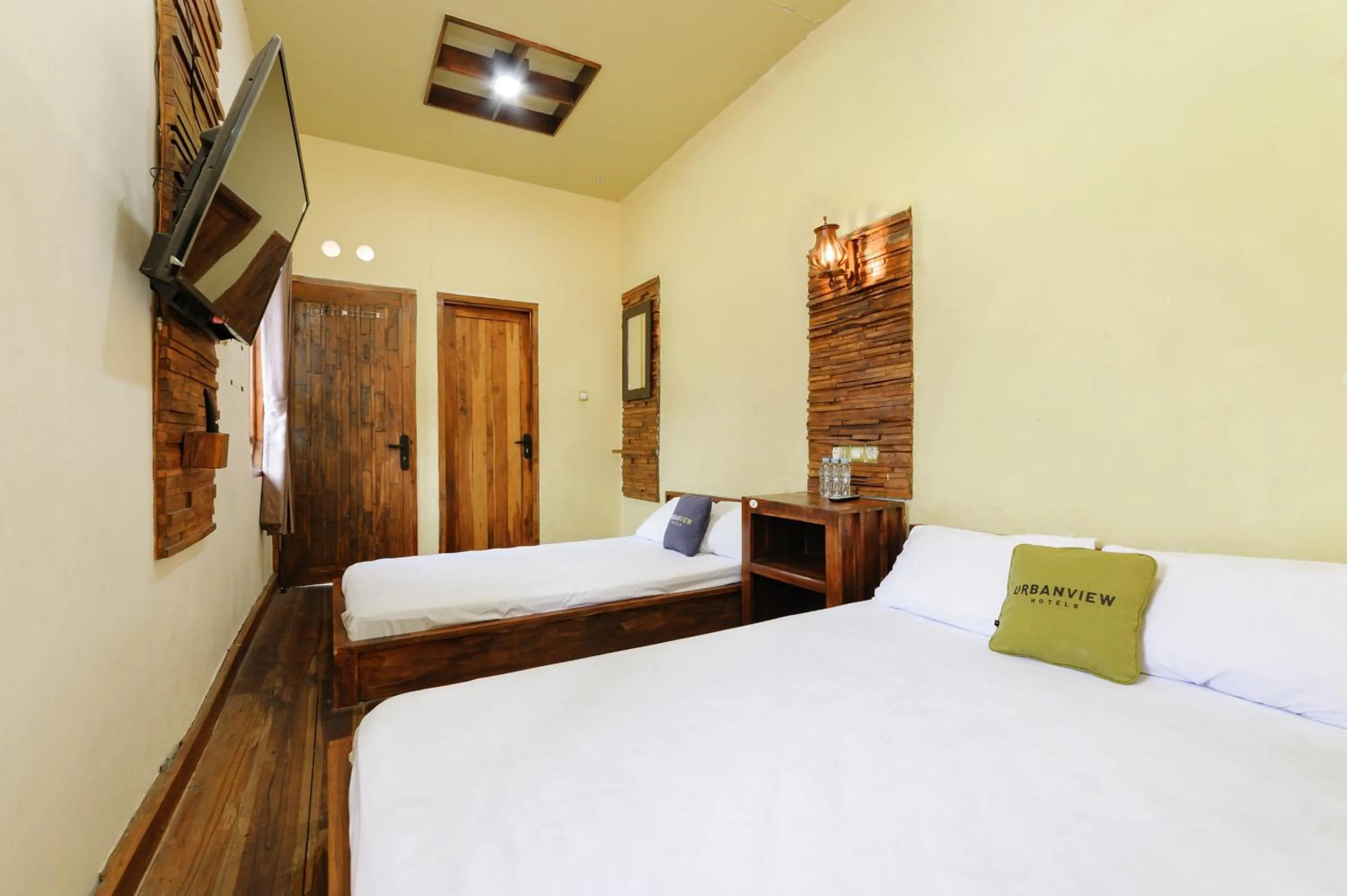 Bedroom, Bed in Urbanview Hotel Cianjur City Park by RedDoorz