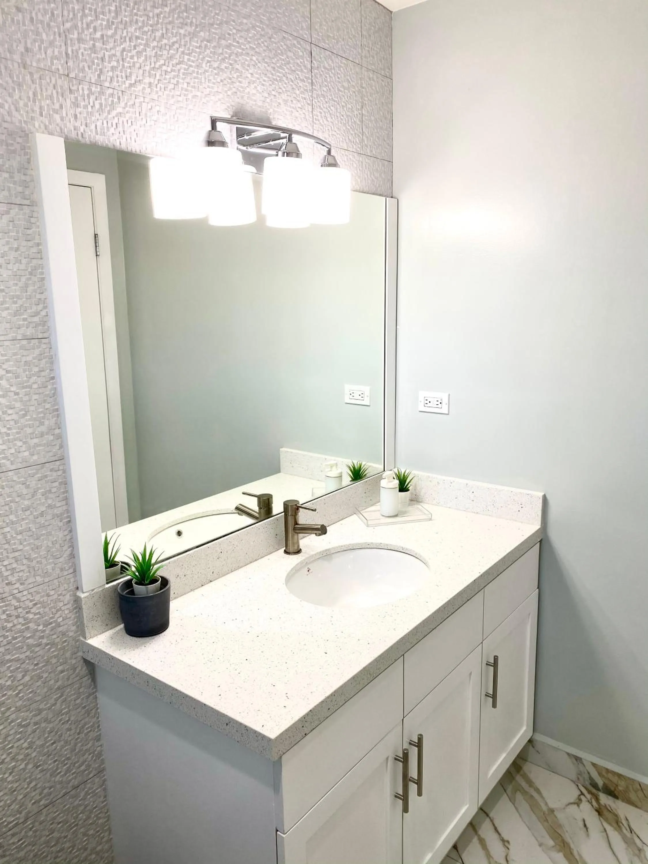 Beachfront Condo close Puerto Nuevo, Papas, and Valle de Guadalupe