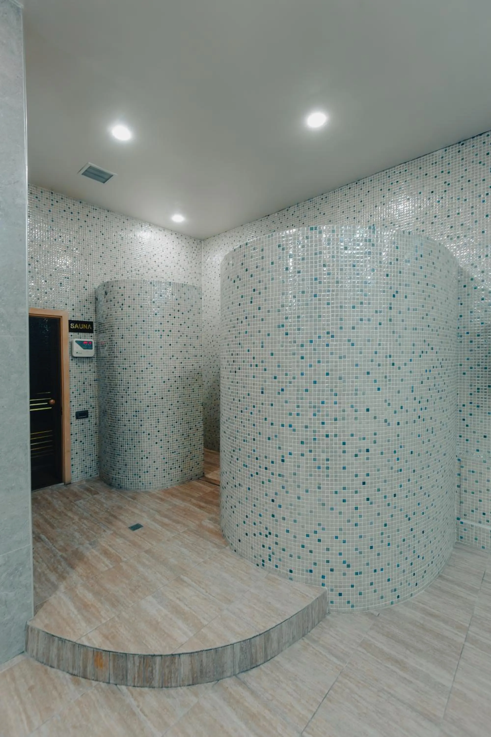 Shower in ALBA HOTEL & SPA