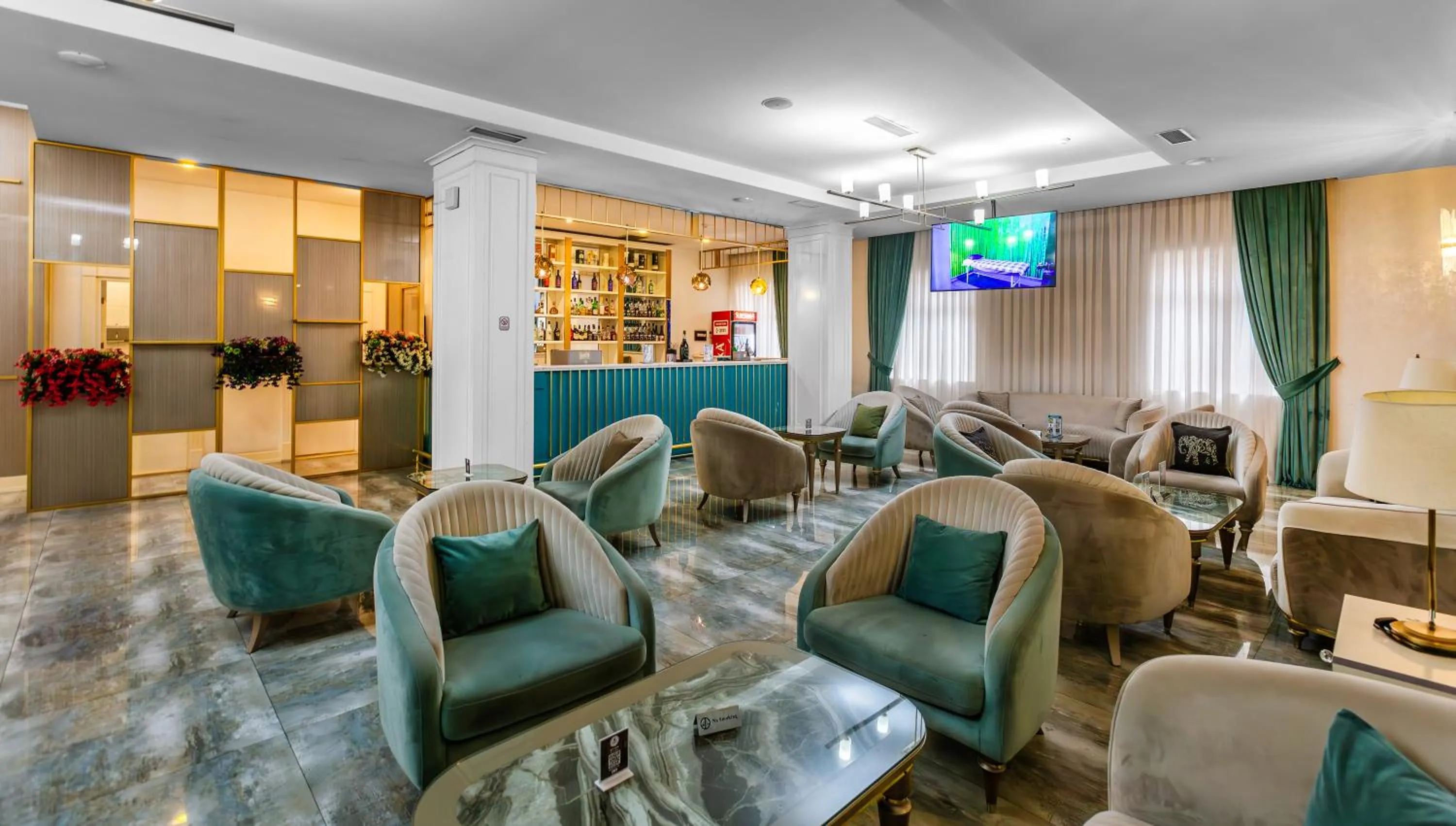 Communal lounge/ TV room in ALBA HOTEL & SPA