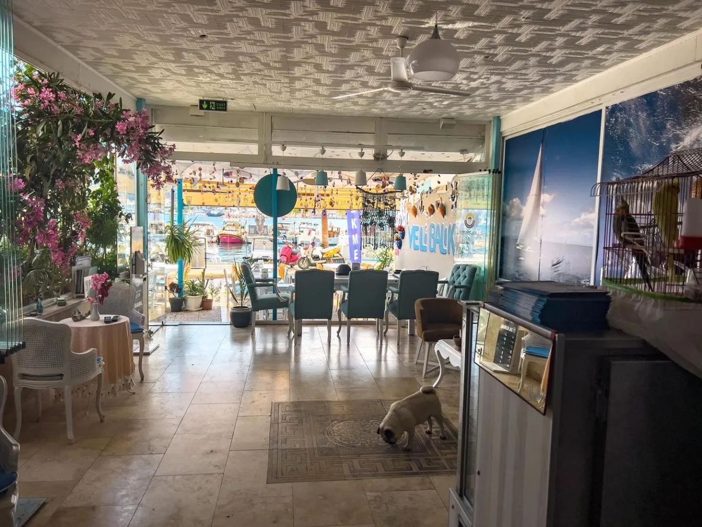 Lounge or bar in Larimar Hotel Cesme