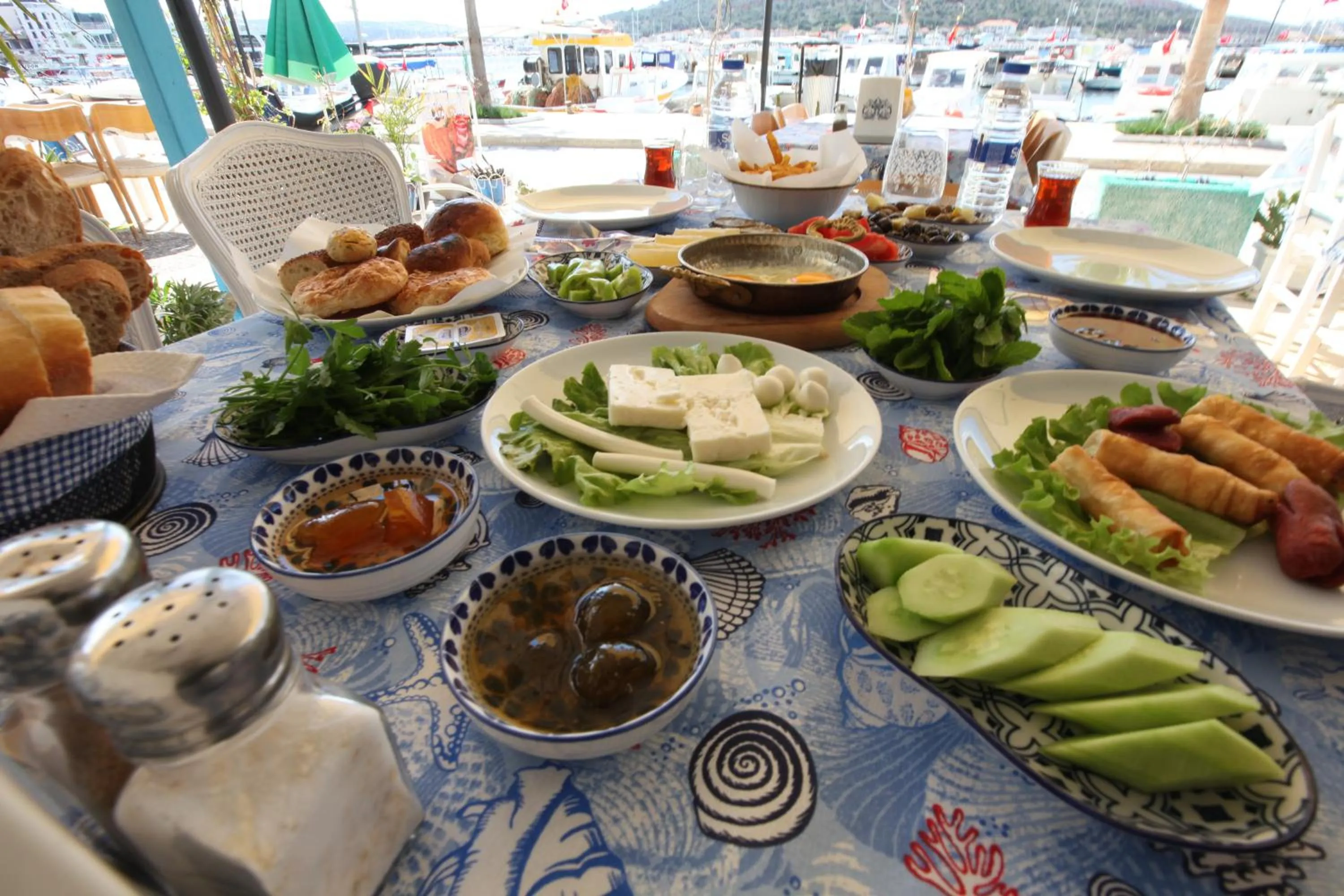 Restaurant/places to eat in Larimar Hotel Cesme