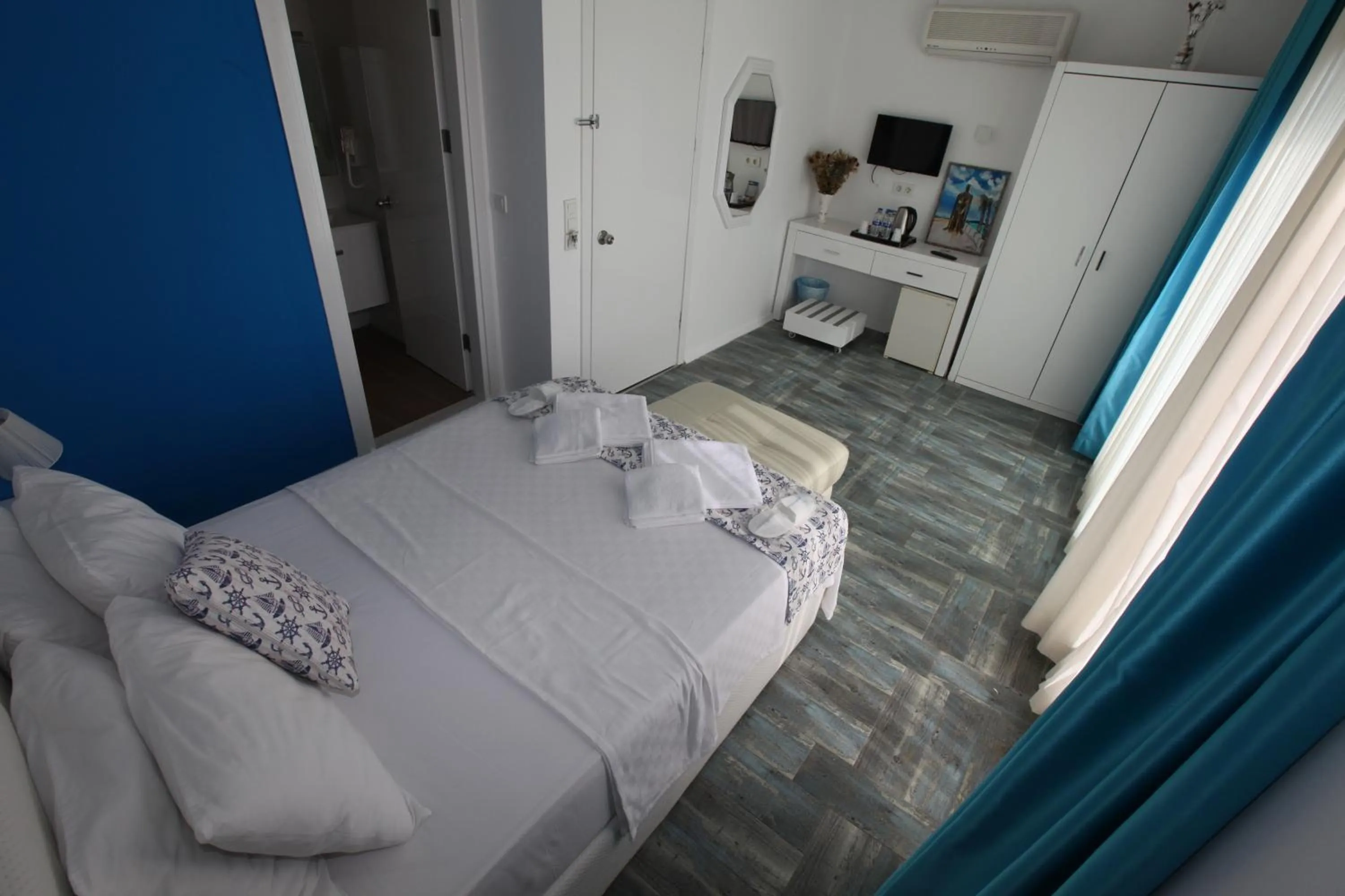 Photo of the whole room, Bed in Larimar Hotel Cesme