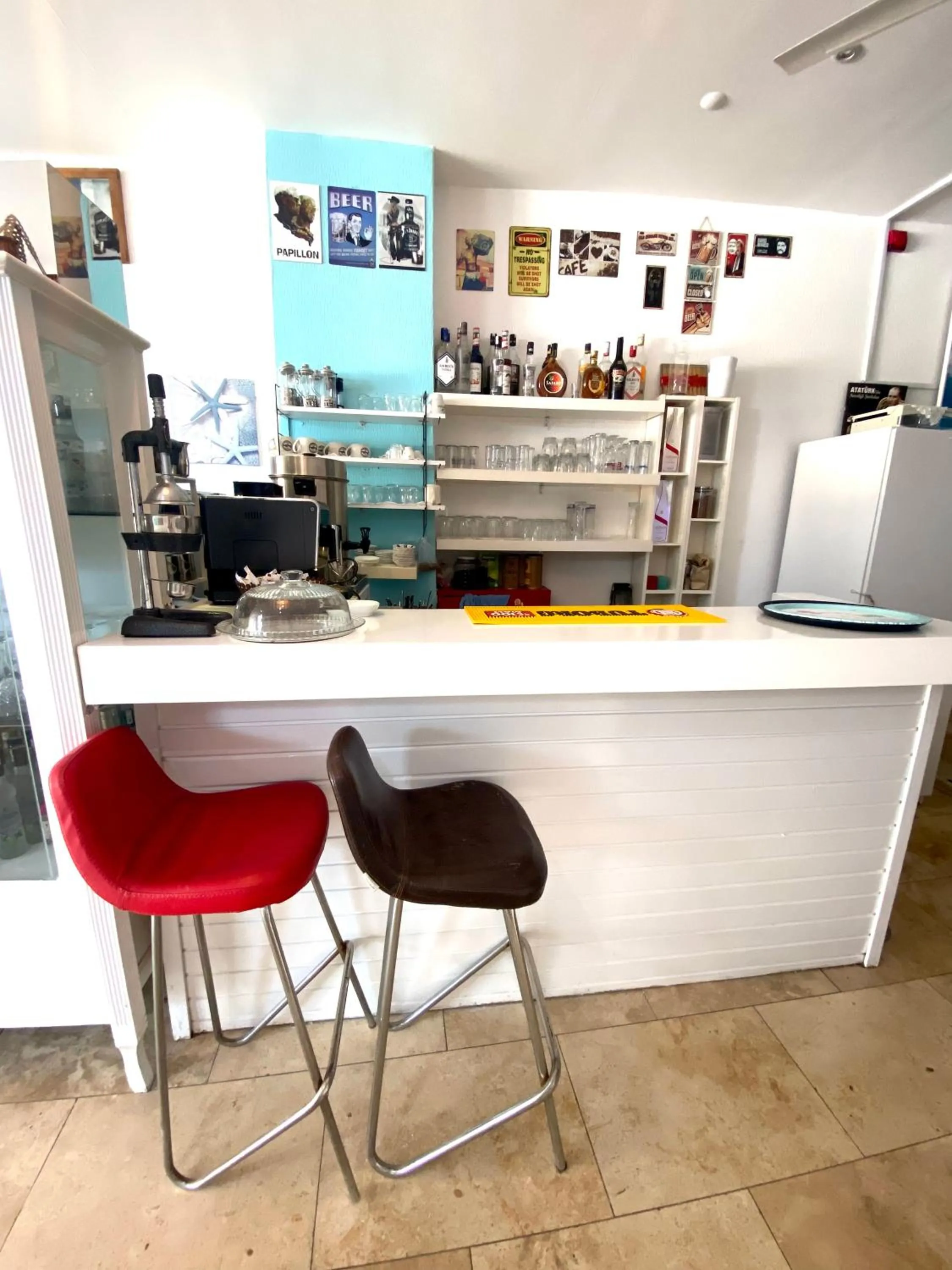 Lounge or bar in Larimar Hotel Cesme