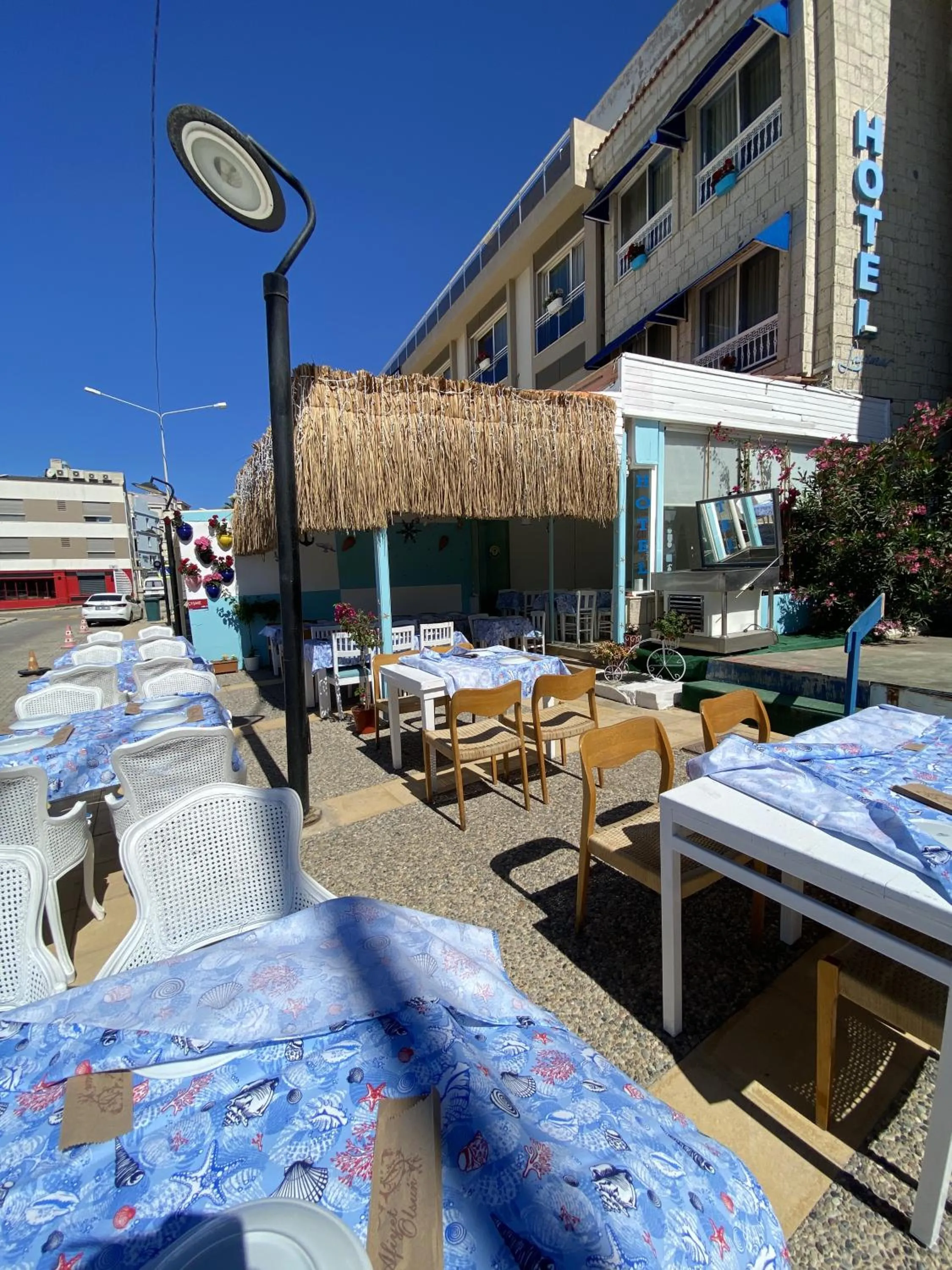 Restaurant/places to eat in Larimar Hotel Cesme