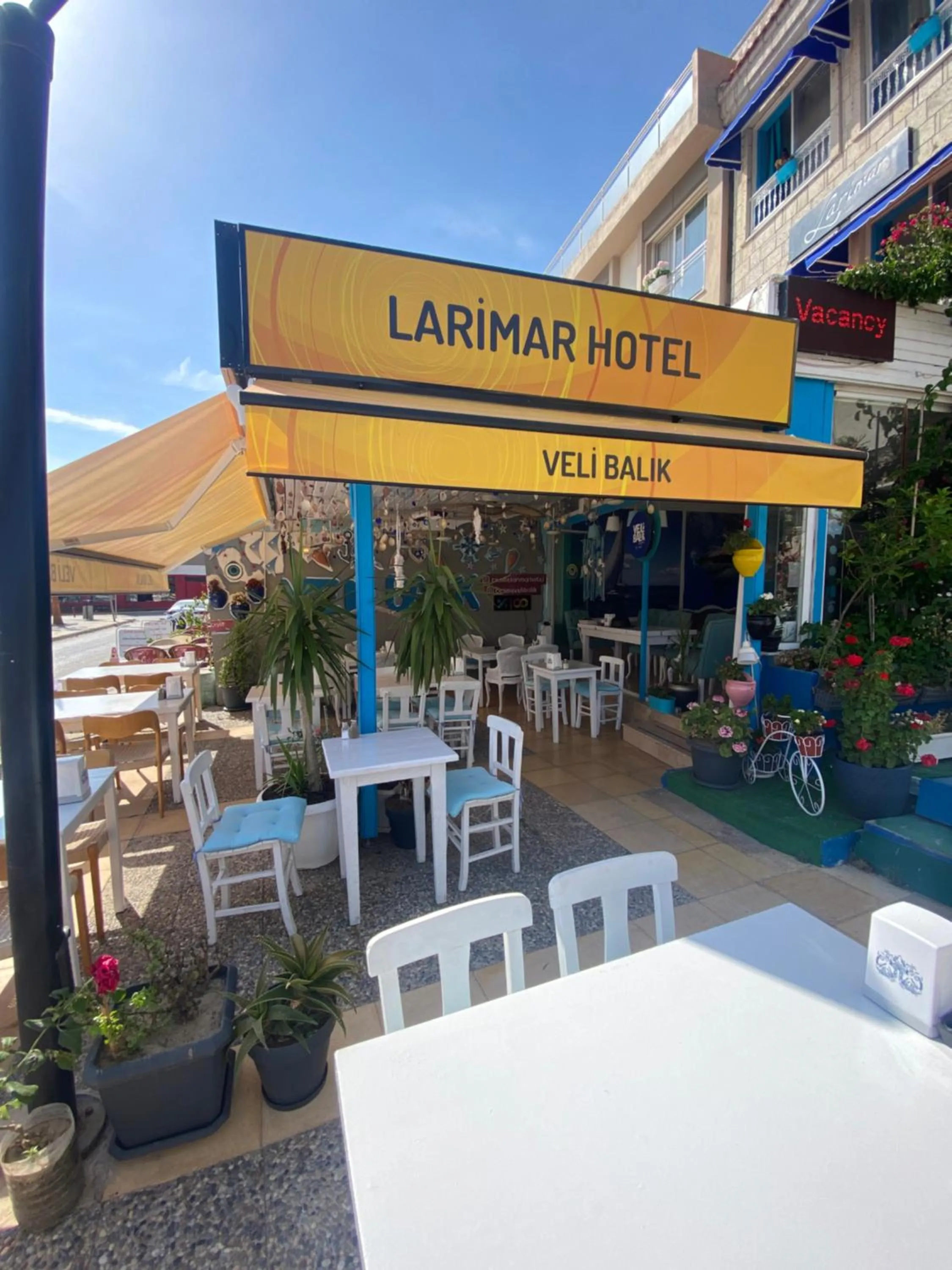 Restaurant/places to eat in Larimar Hotel Cesme