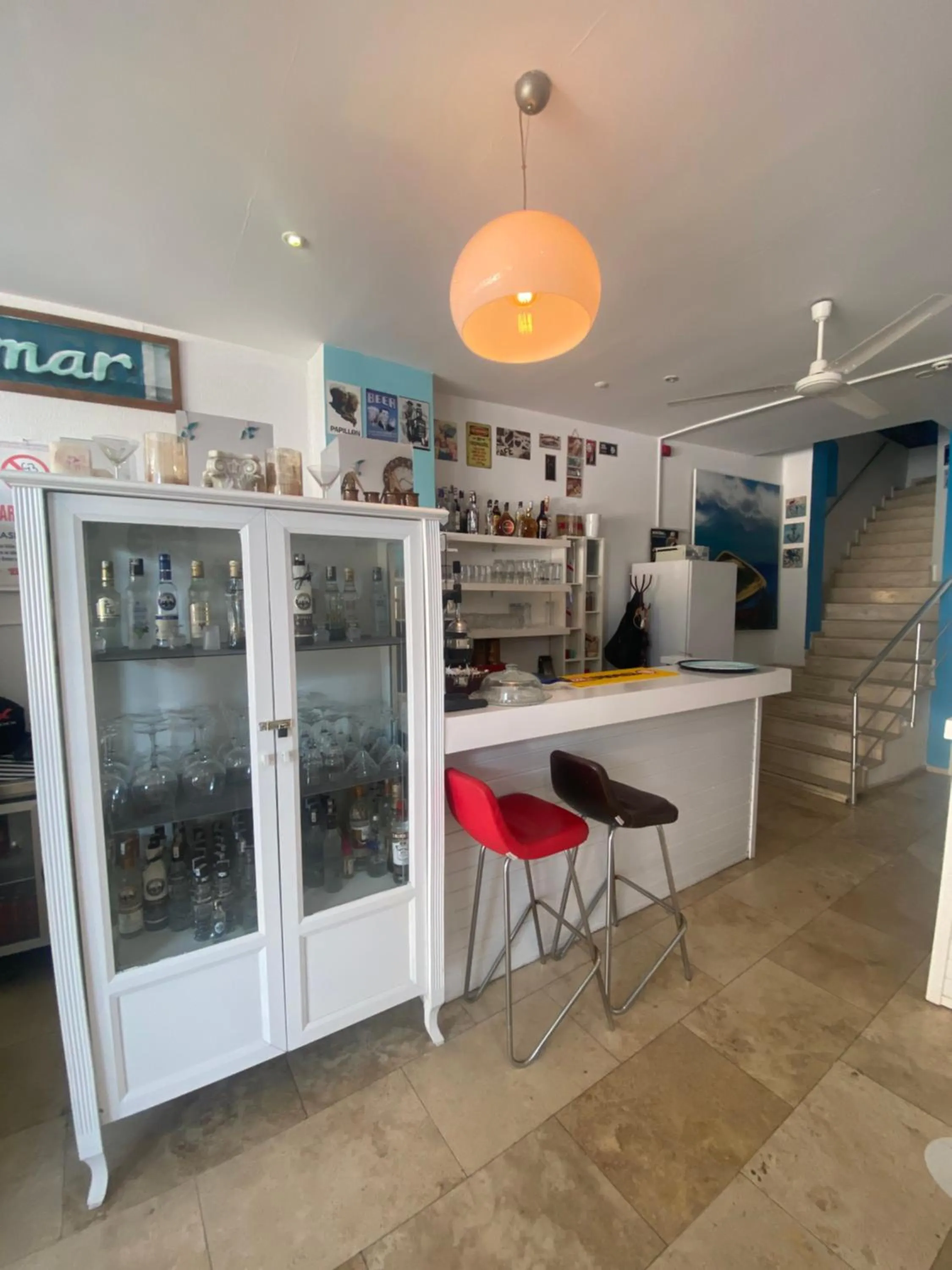 Lounge or bar in Larimar Hotel Cesme