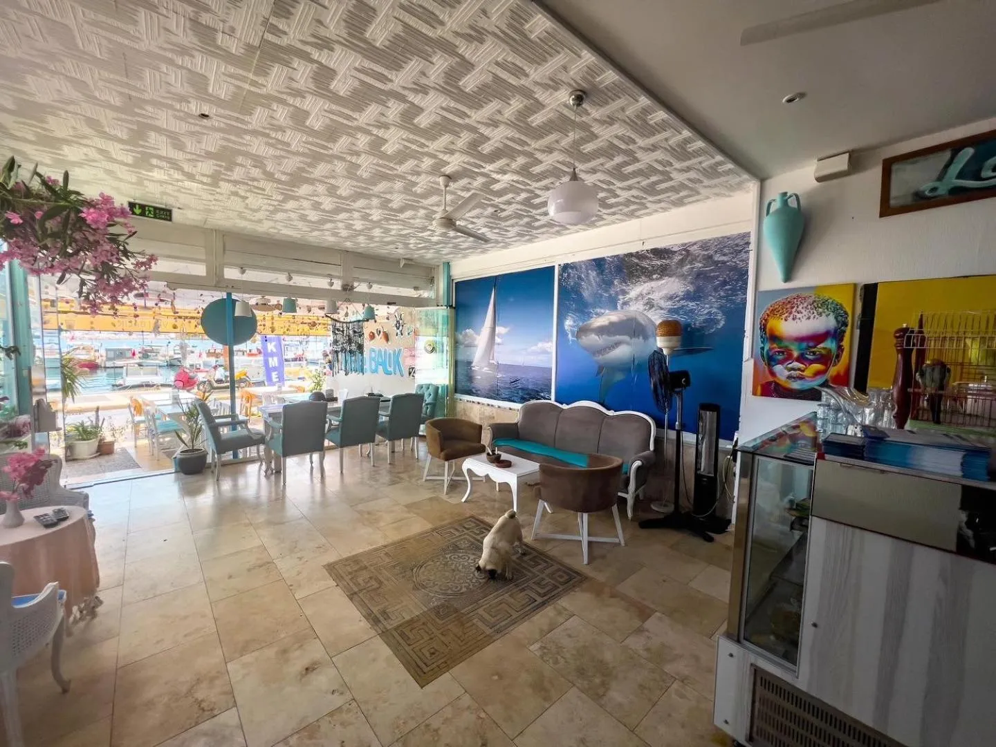 Lounge or bar in Larimar Hotel Cesme