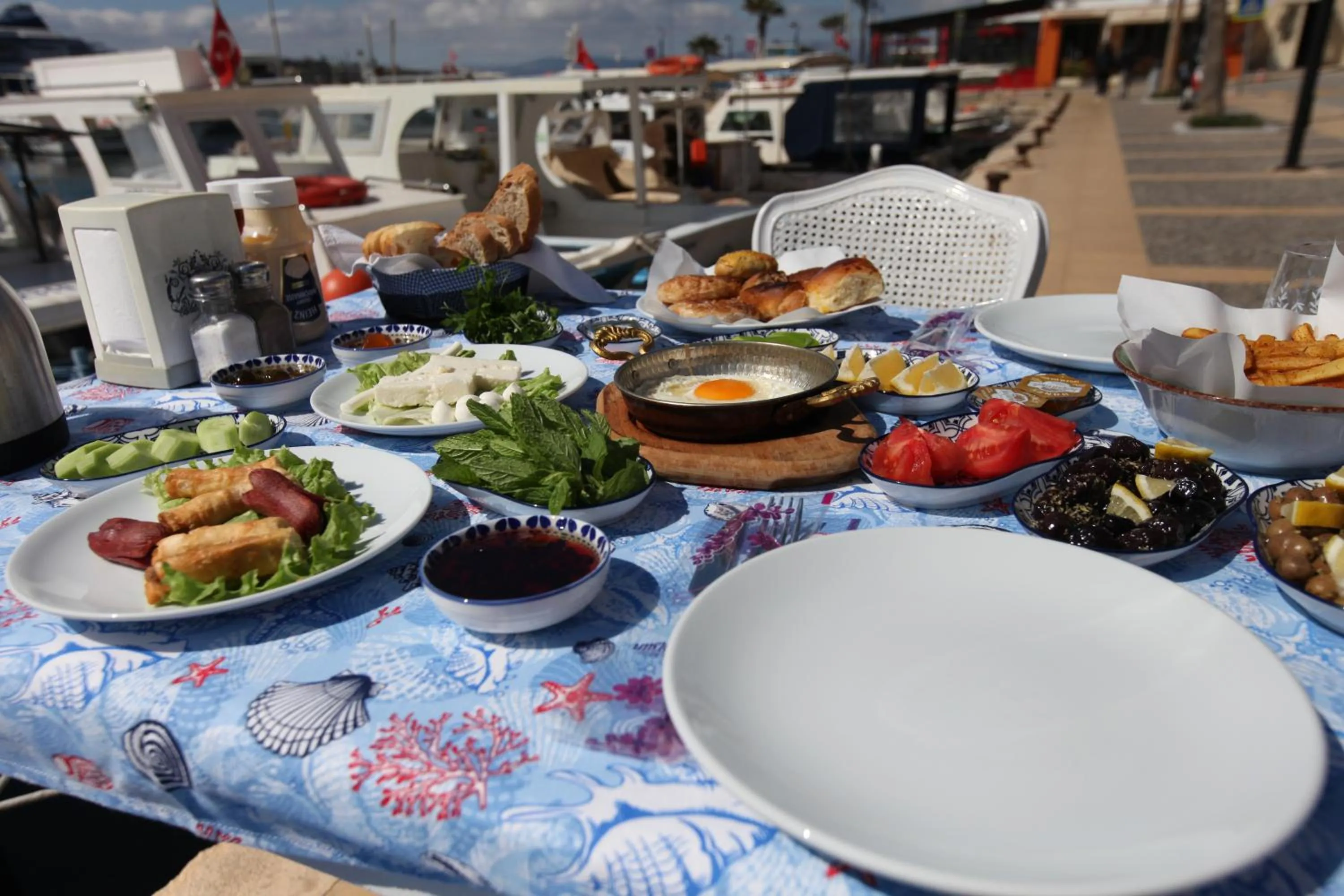 Restaurant/places to eat in Larimar Hotel Cesme
