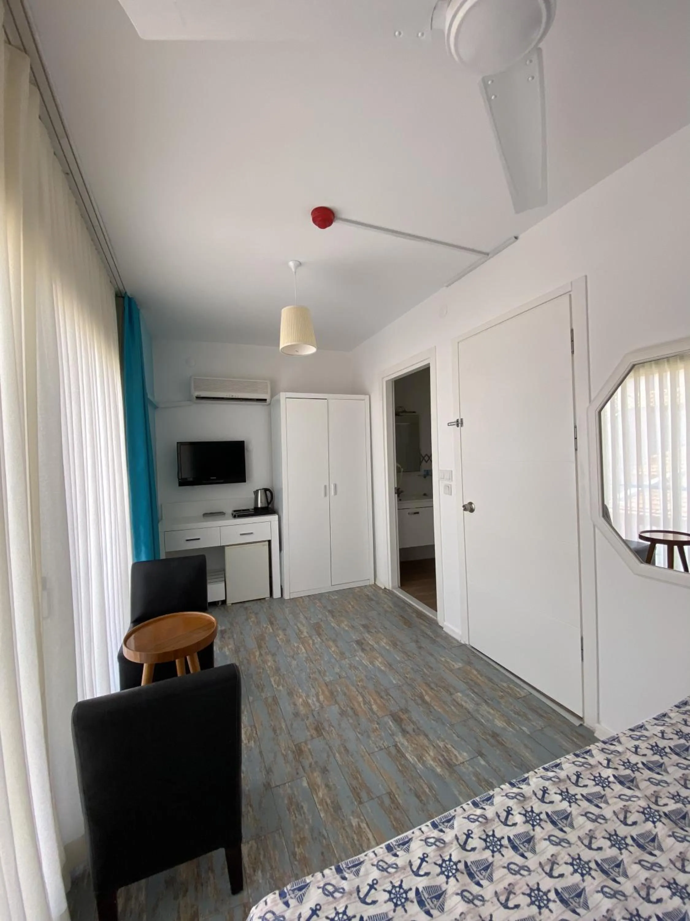 TV and multimedia, Bed in Larimar Hotel Cesme