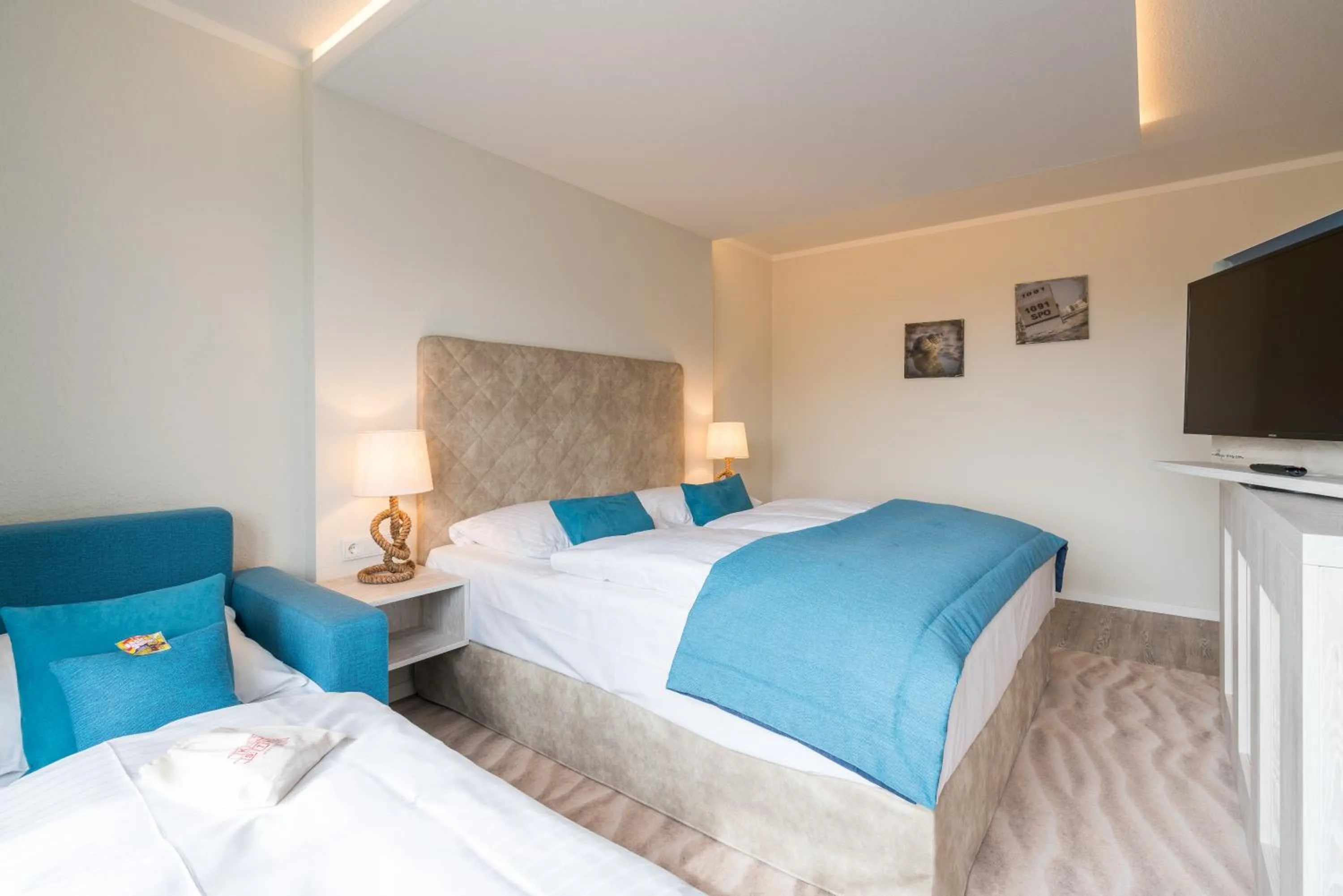 Photo of the whole room, Bed in Hotel Garni Kölfhamm