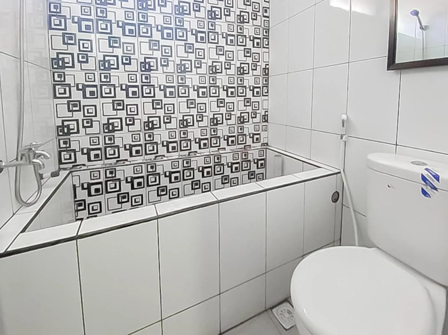 Shower in Ultima Syariah Cipanas Garut Mitra RedDoorz