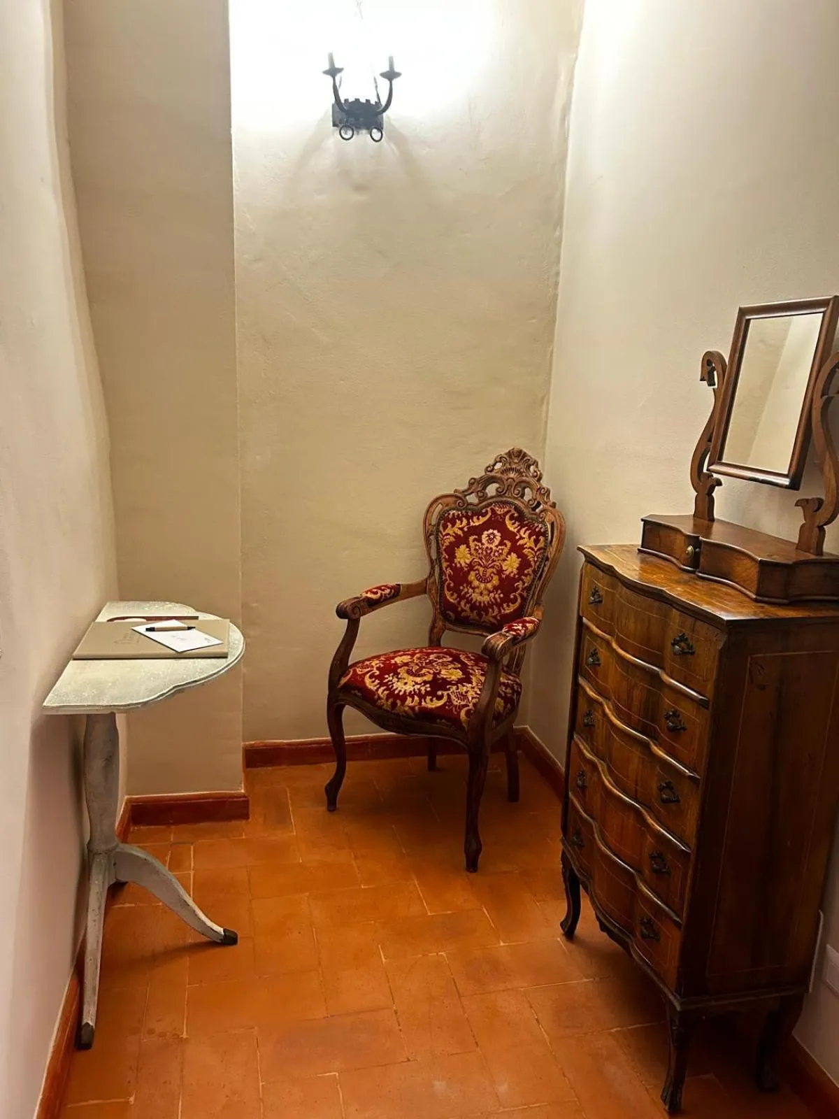 Seating area in Borgo Petroro