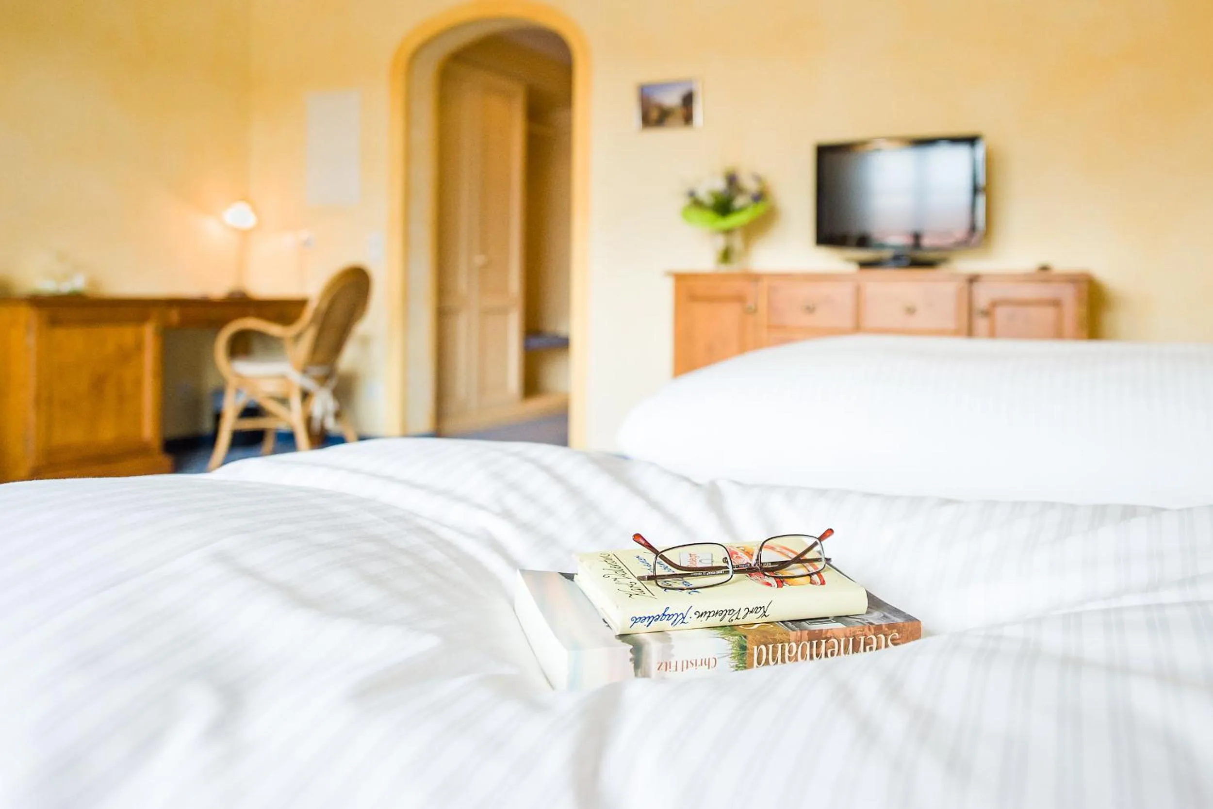 Photo of the whole room, Bed in Hotel und Landgasthof Altwirt