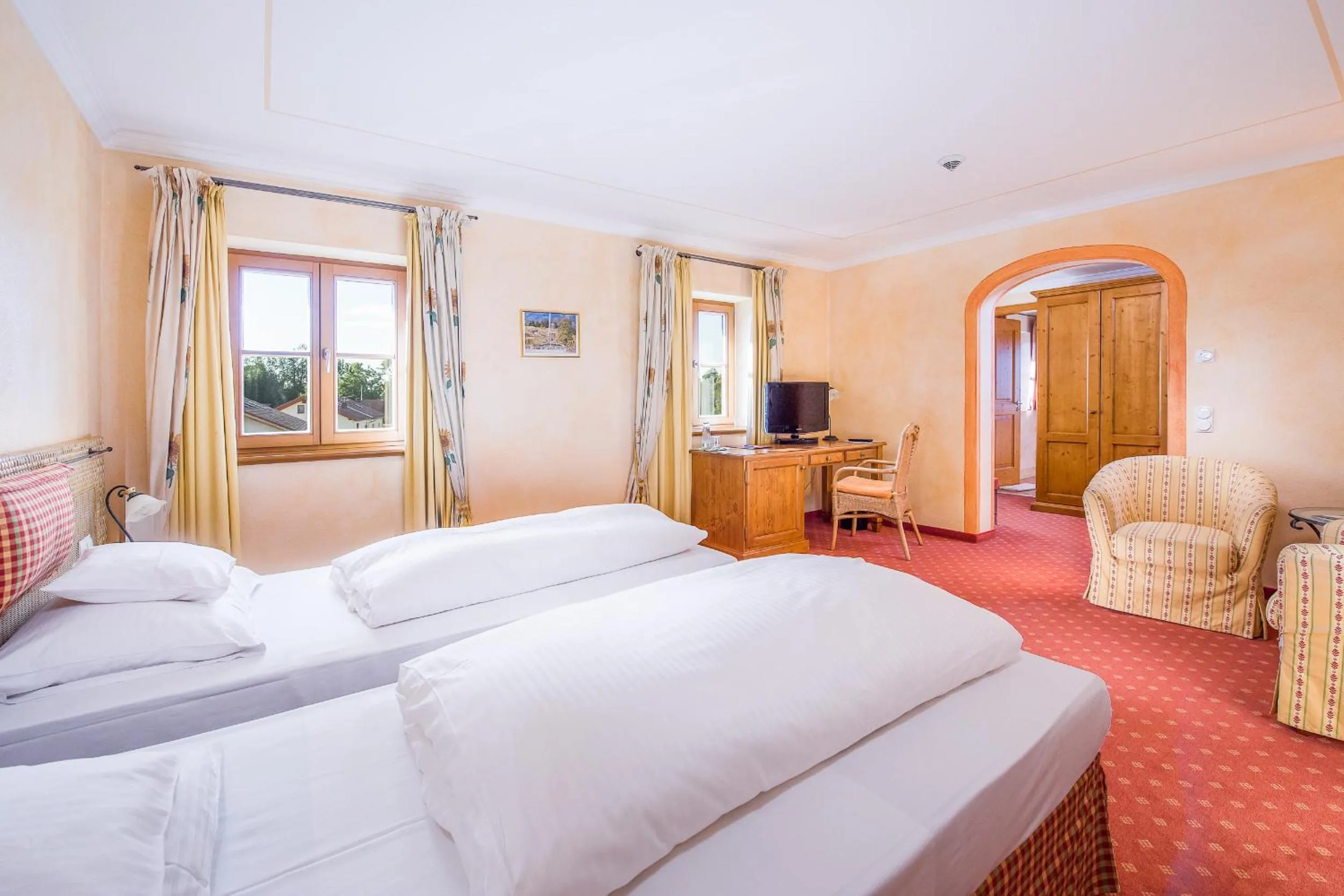 Photo of the whole room, Bed in Hotel und Landgasthof Altwirt