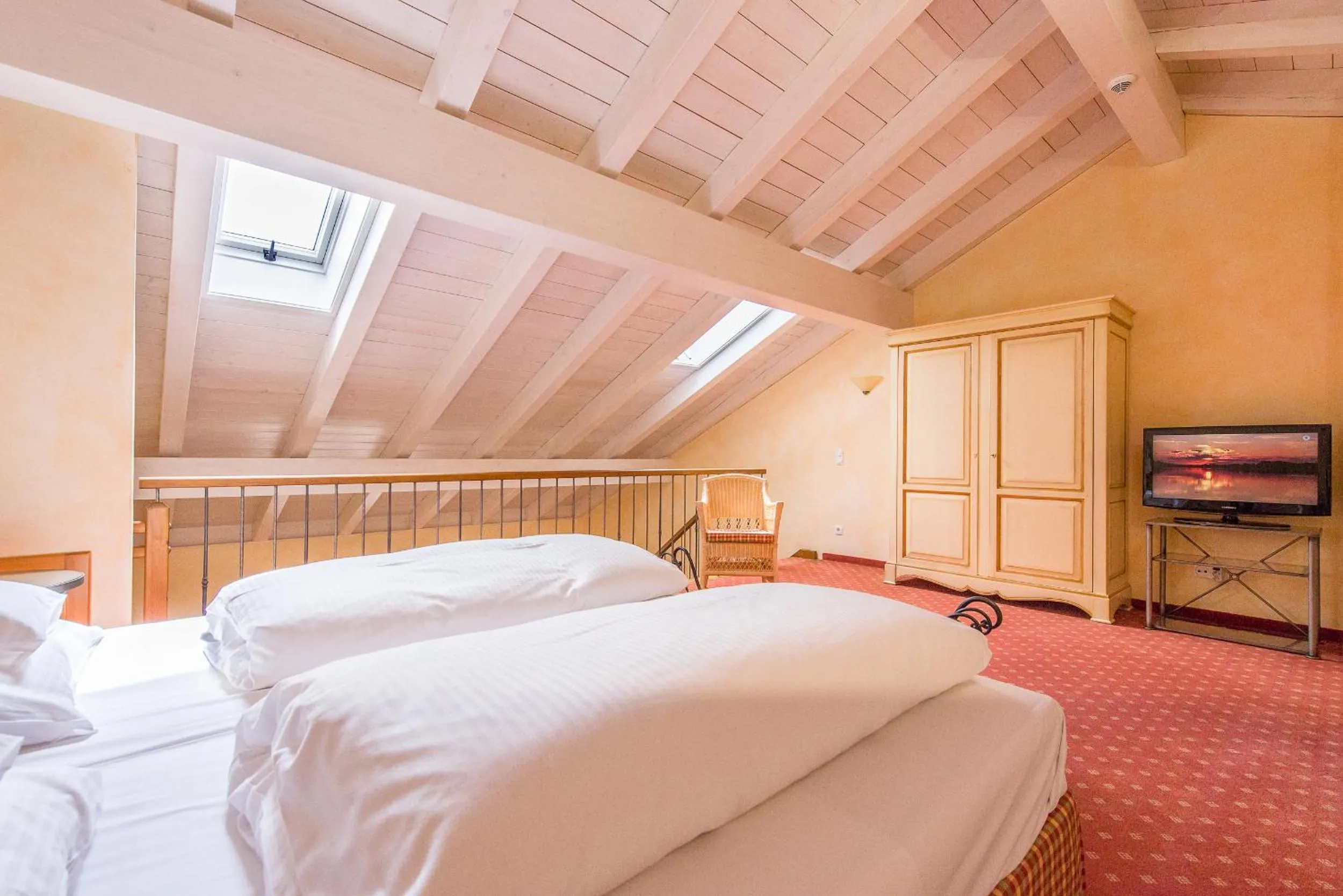 Photo of the whole room, Bed in Hotel und Landgasthof Altwirt