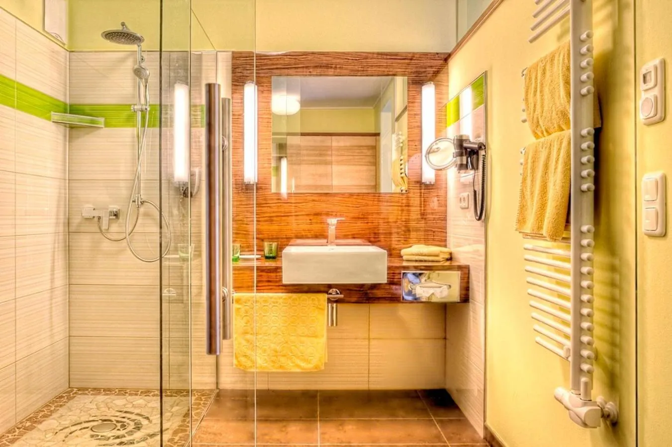 Shower in Revita Hotel Kocher