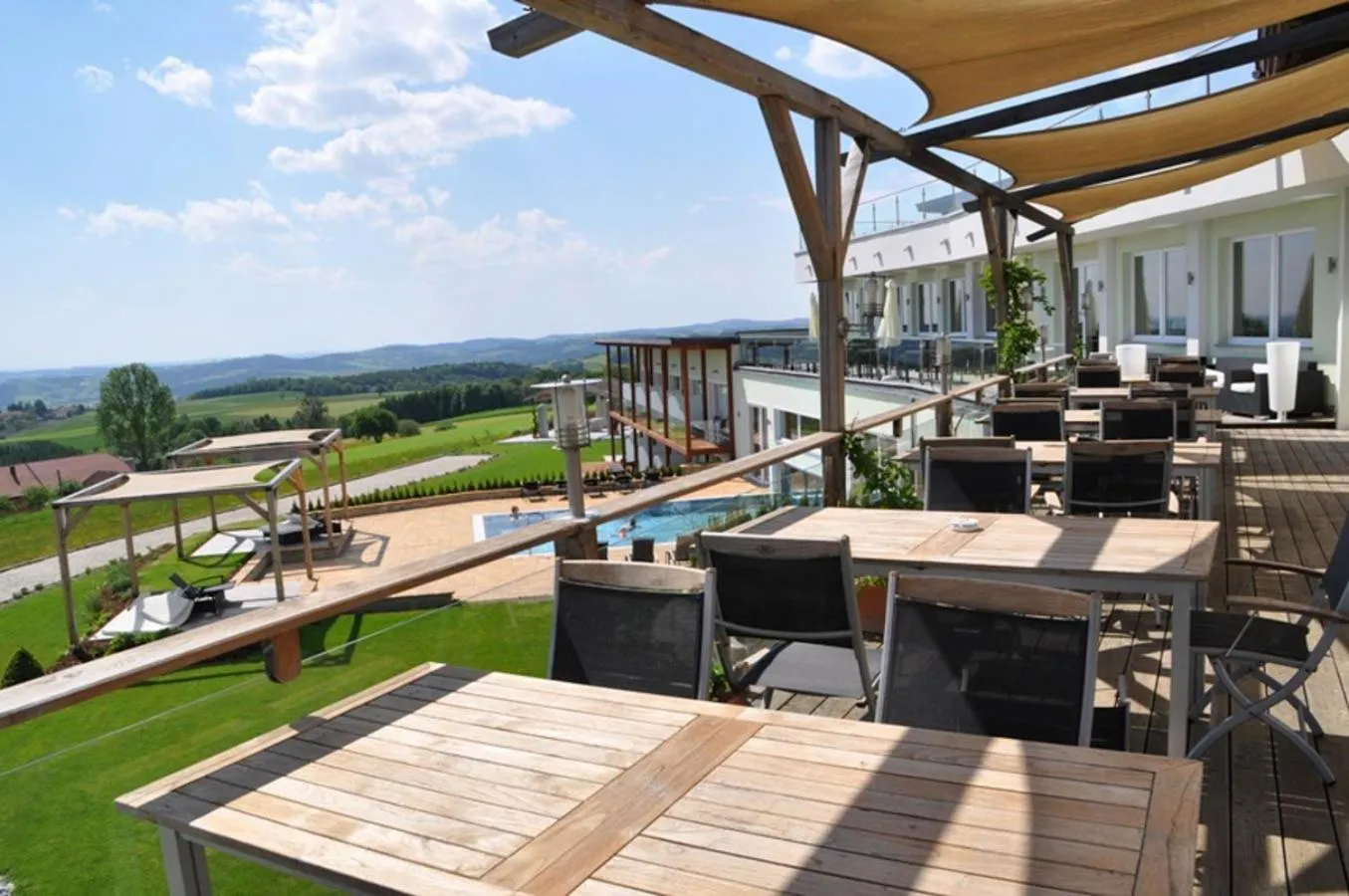 Restaurant/places to eat in Revita Hotel Kocher