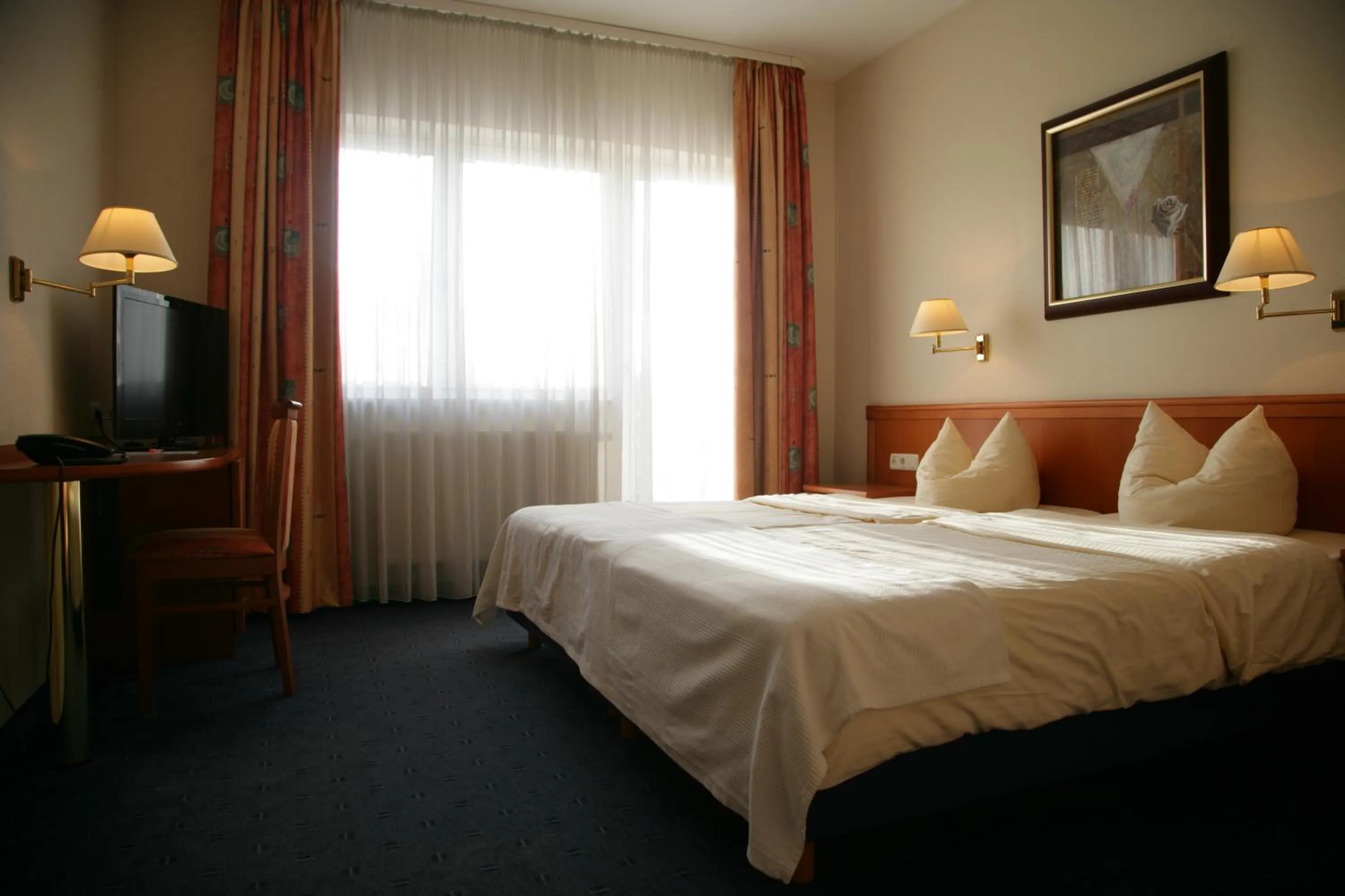 Photo of the whole room, Bed in Hotel Wilhelmshöhe