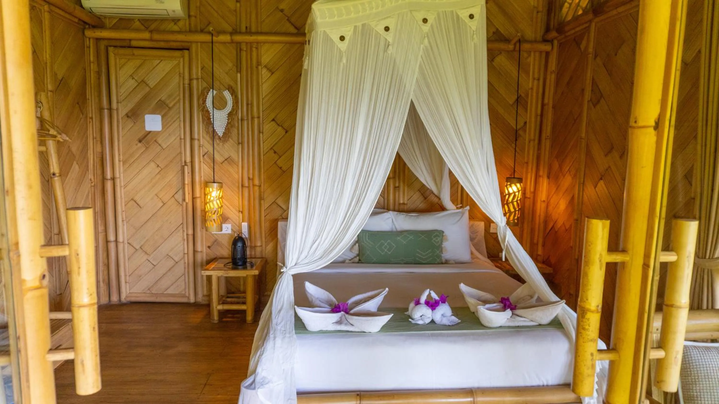 Bed in Elang Hillside Bamboo Villas