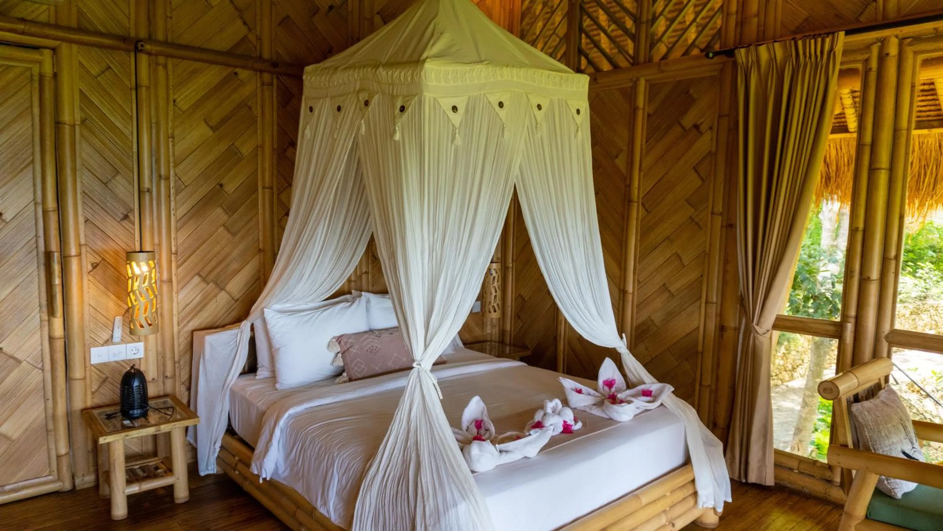 Bed in Elang Hillside Bamboo Villas