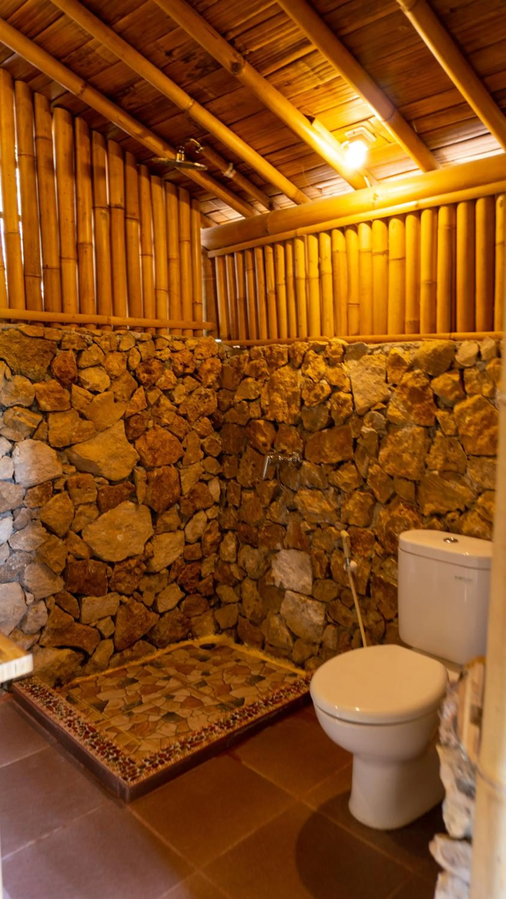 Bathroom in Elang Hillside Bamboo Villas