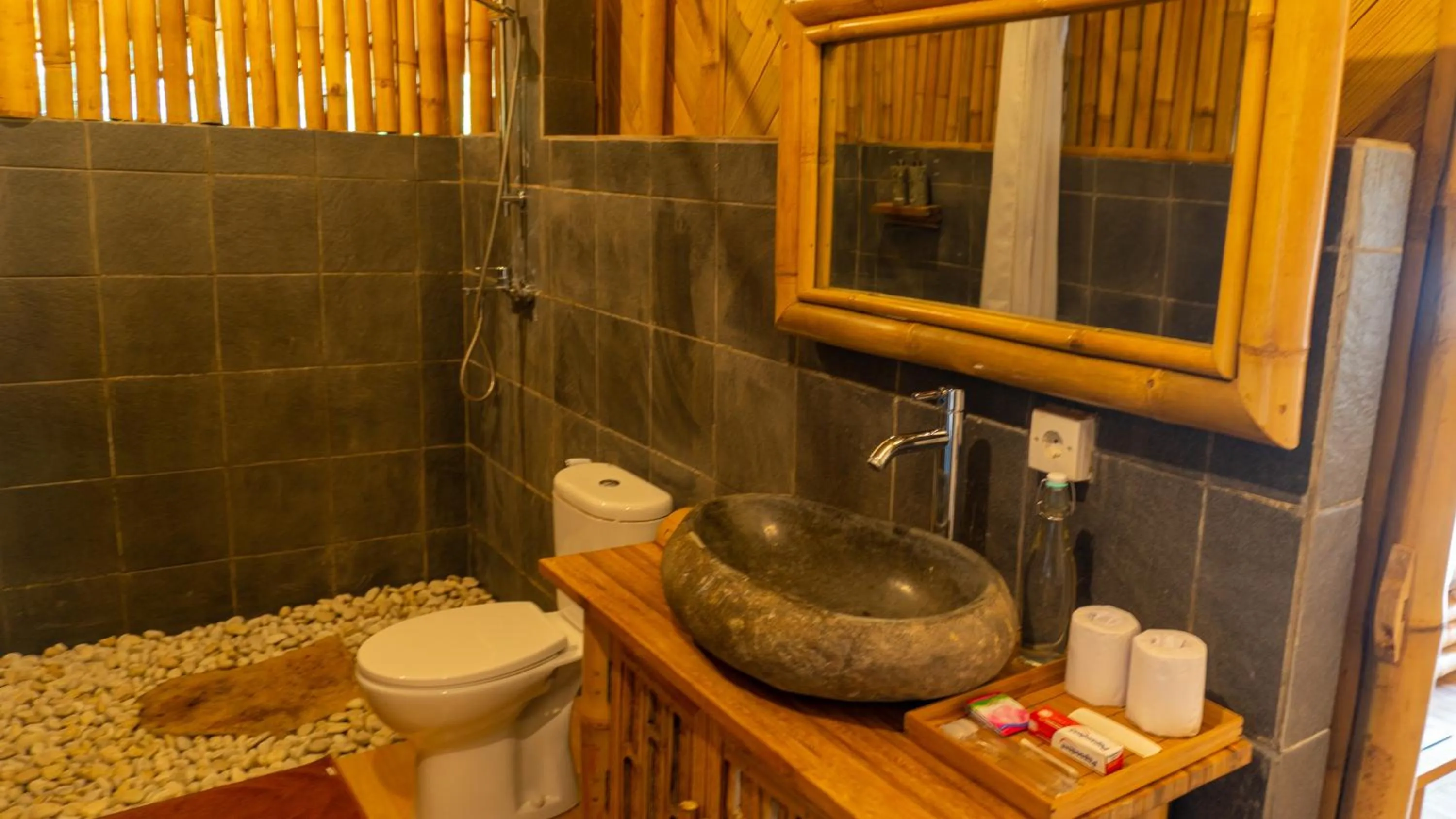 Bathroom in Elang Hillside Bamboo Villas