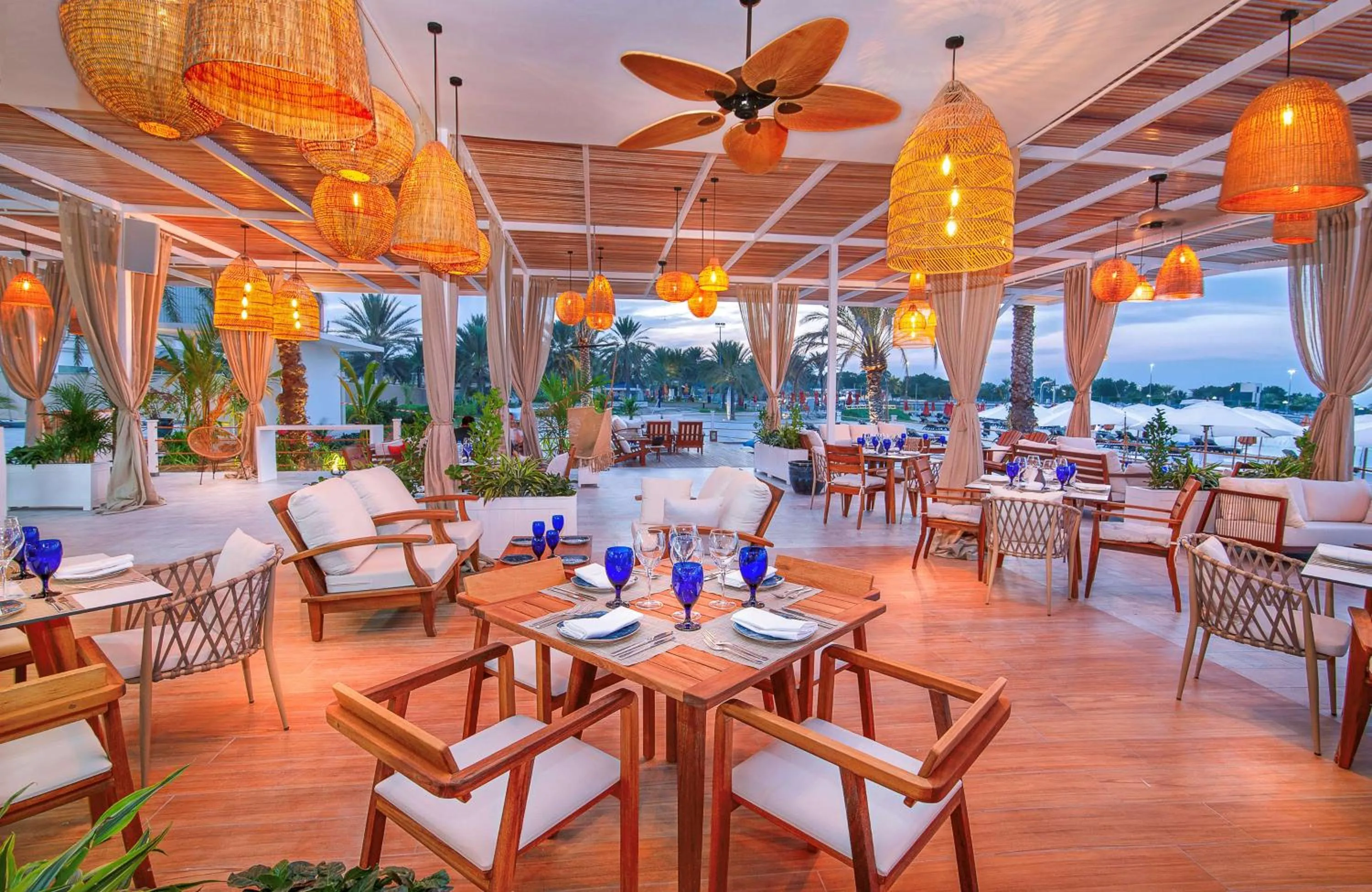 Restaurant/places to eat in Radisson Blu Hotel & Resort, Abu Dhabi Corniche